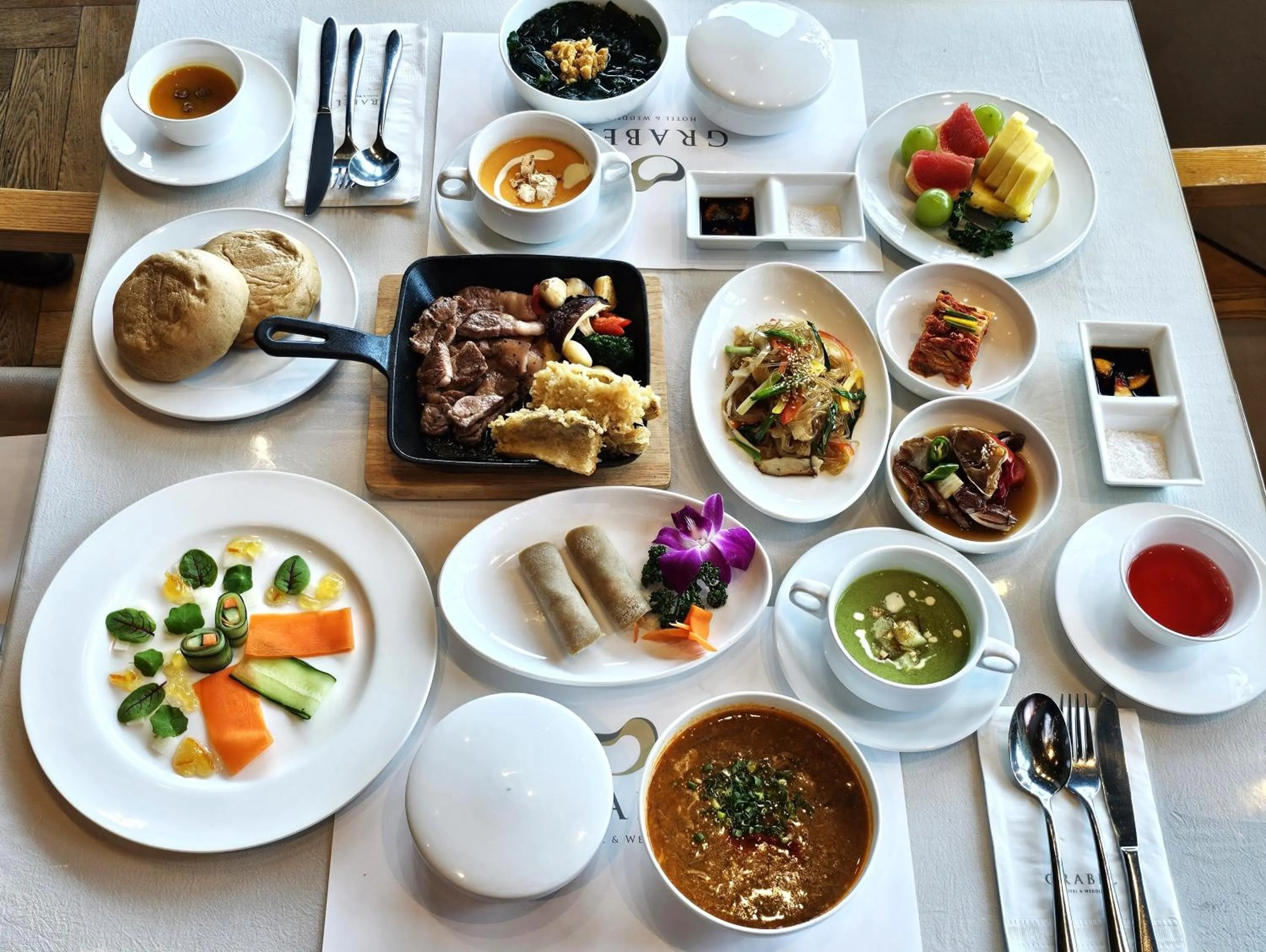 Food and drinks in Grabel Hotel Jeju