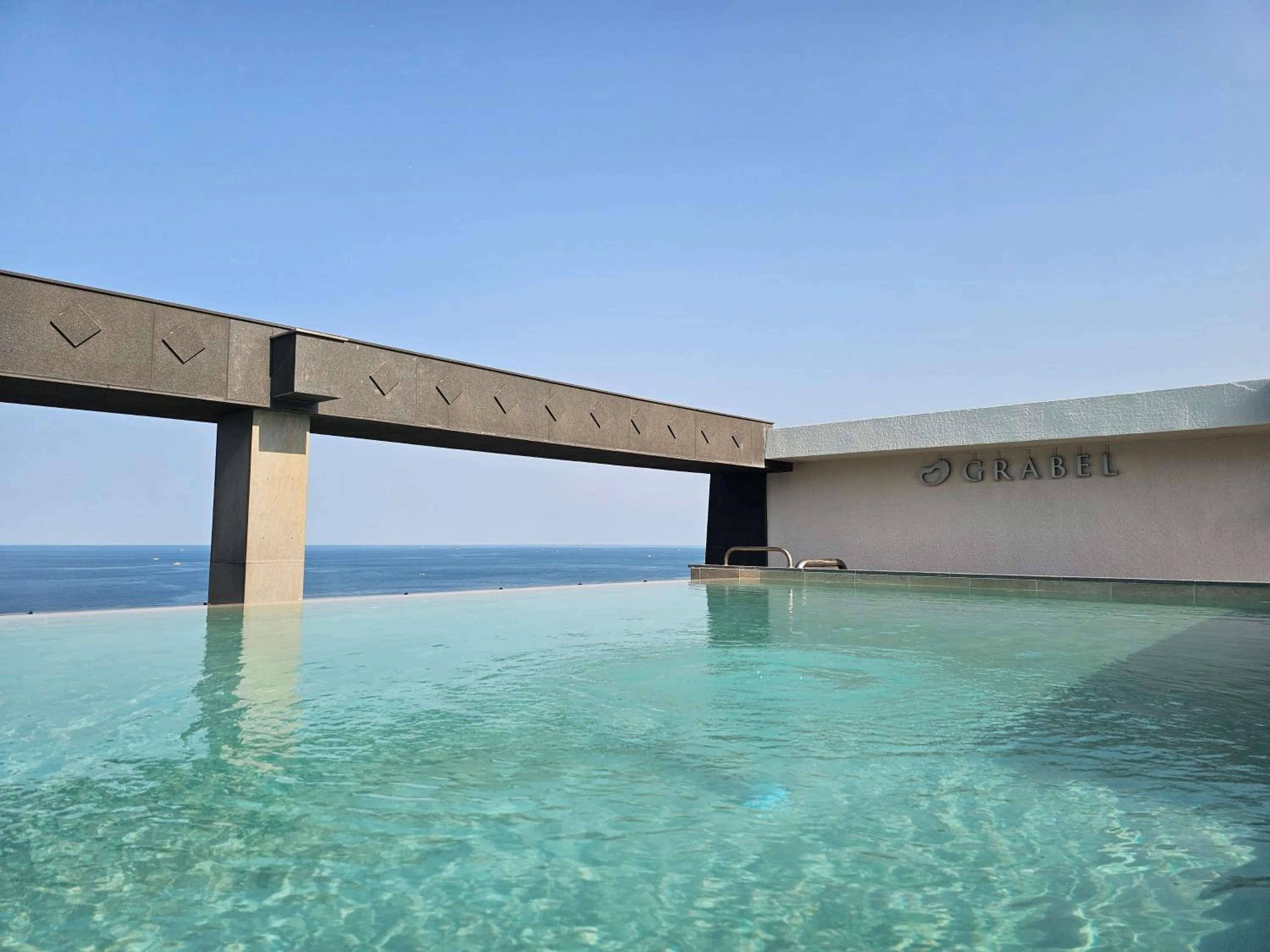 Swimming pool in Grabel Hotel Jeju