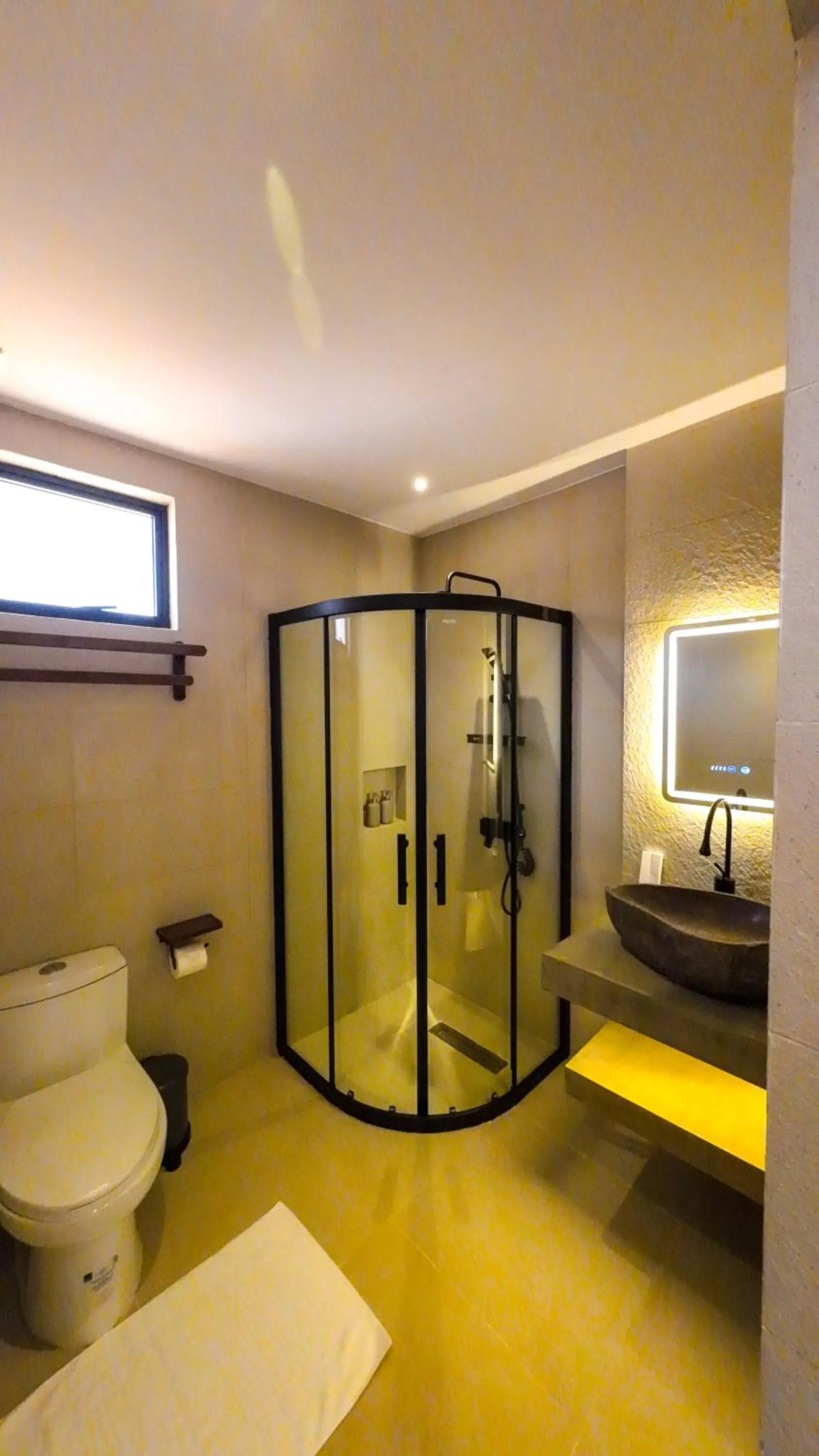 Shower in Go Boutique Inn