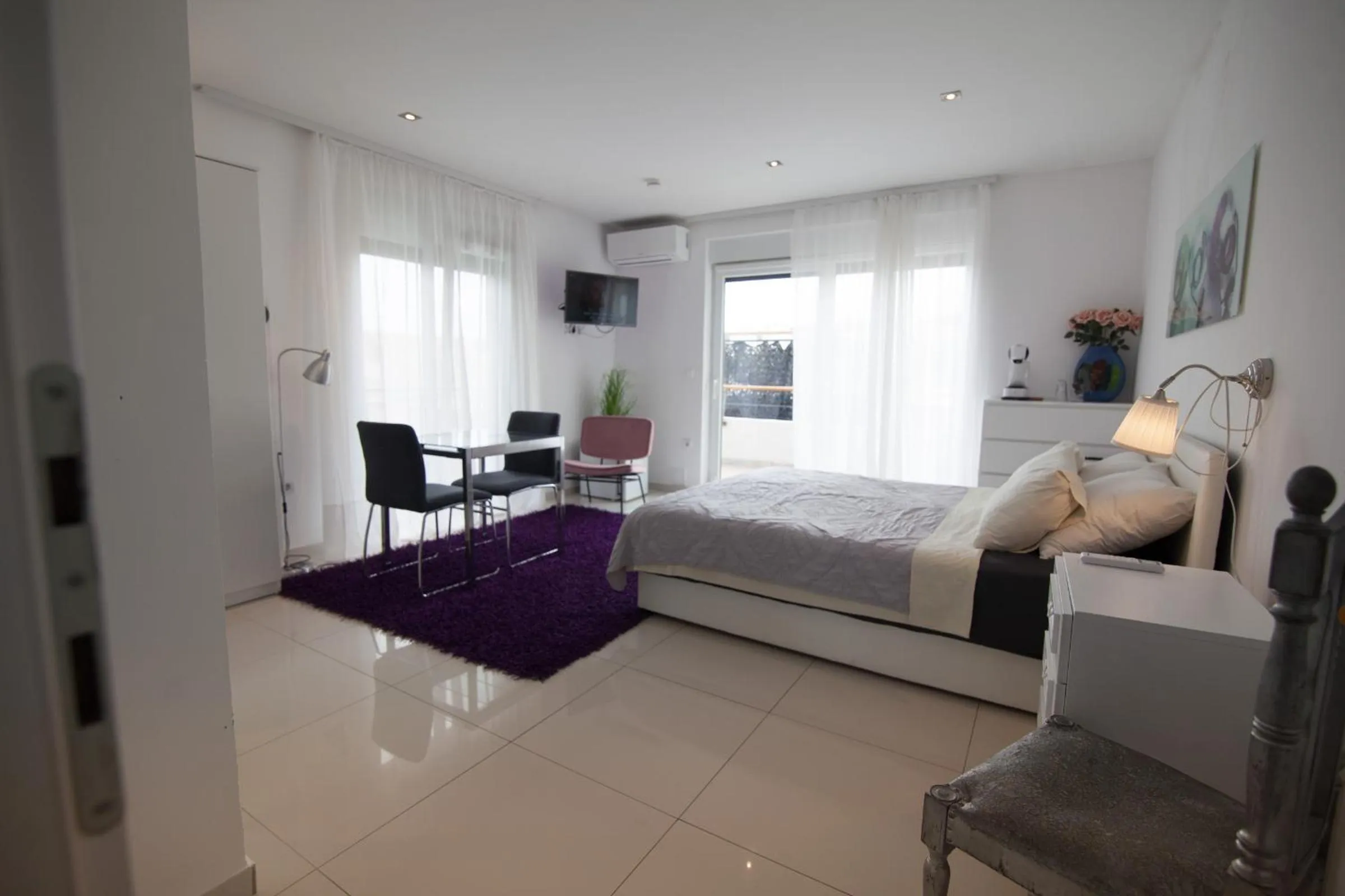 Bed in Basic Mansion Mandalina