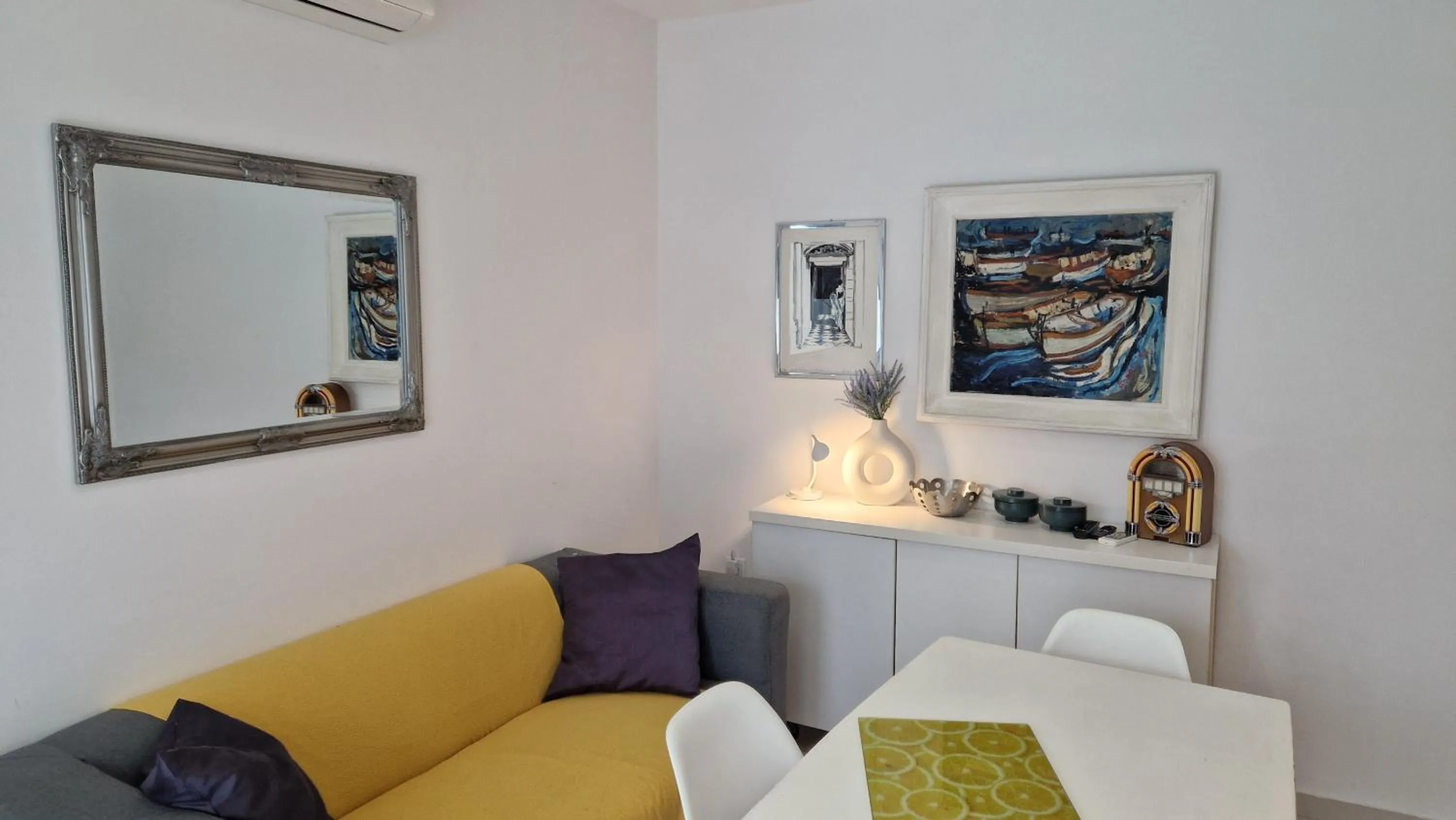 Seating area in Basic Mansion Mandalina