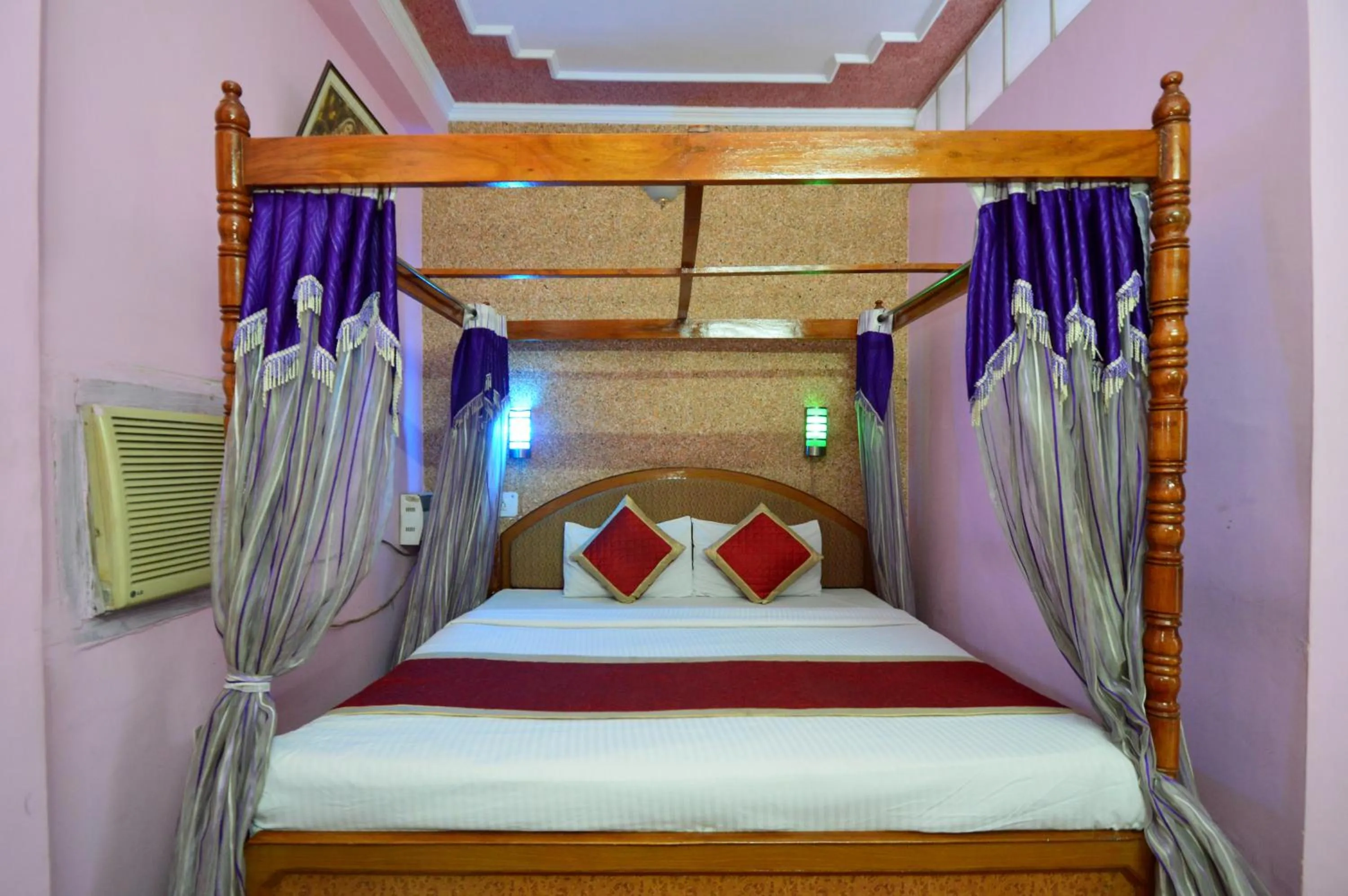 Property building, Bed in HOTEL JAI MAA PALACE
