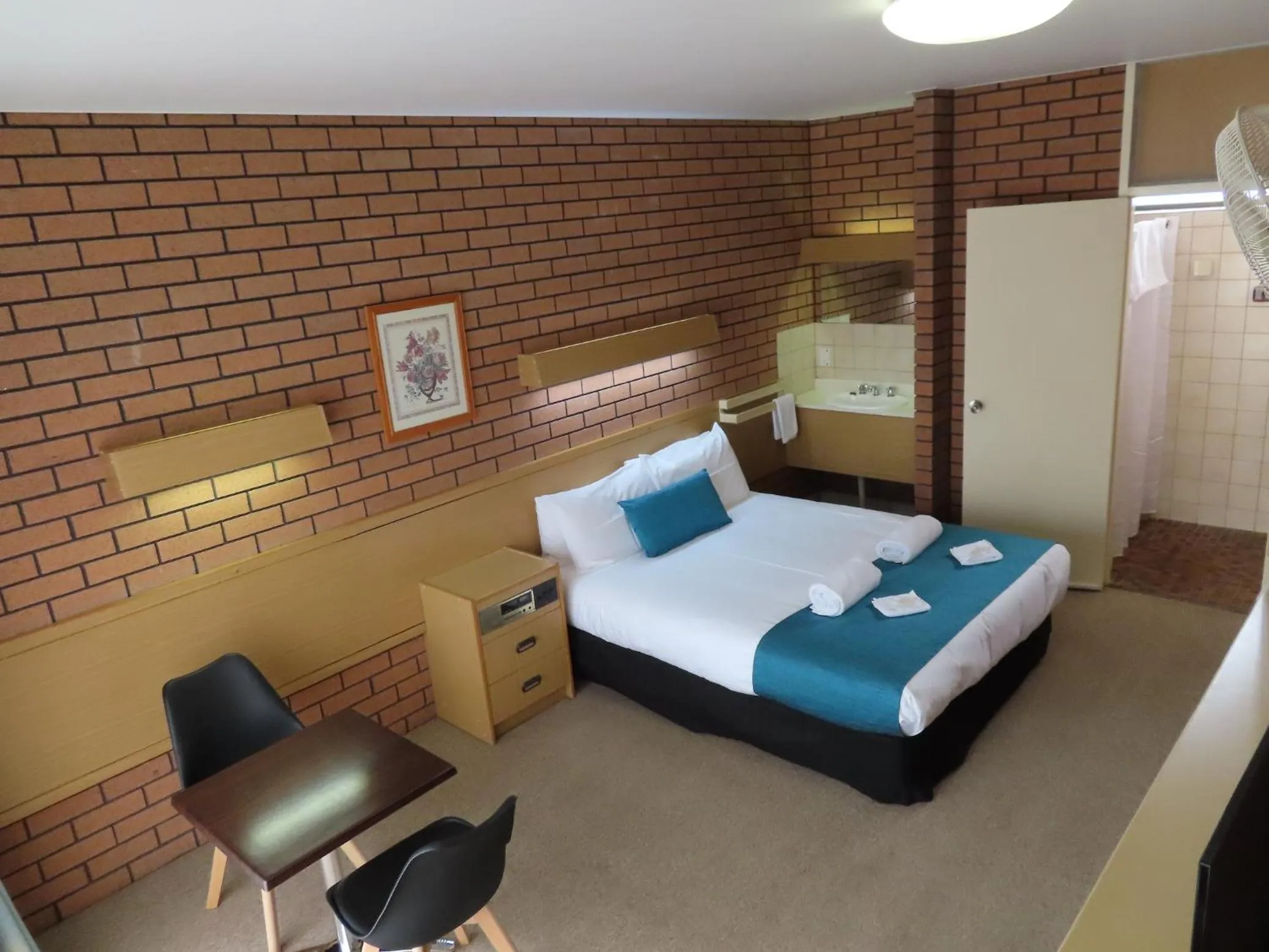 Bed in East West Motel Ceduna