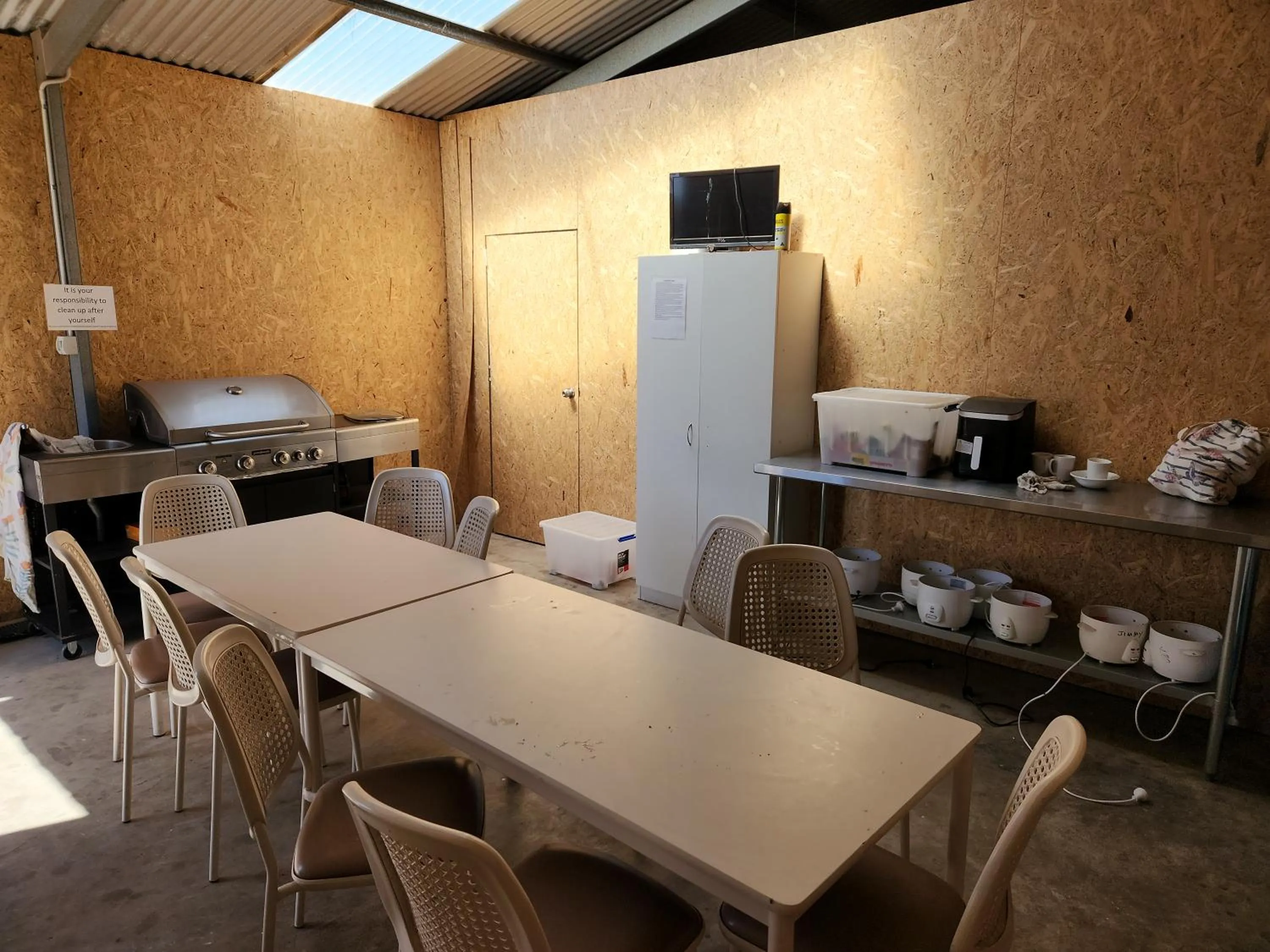 Communal kitchen in East West Motel Ceduna