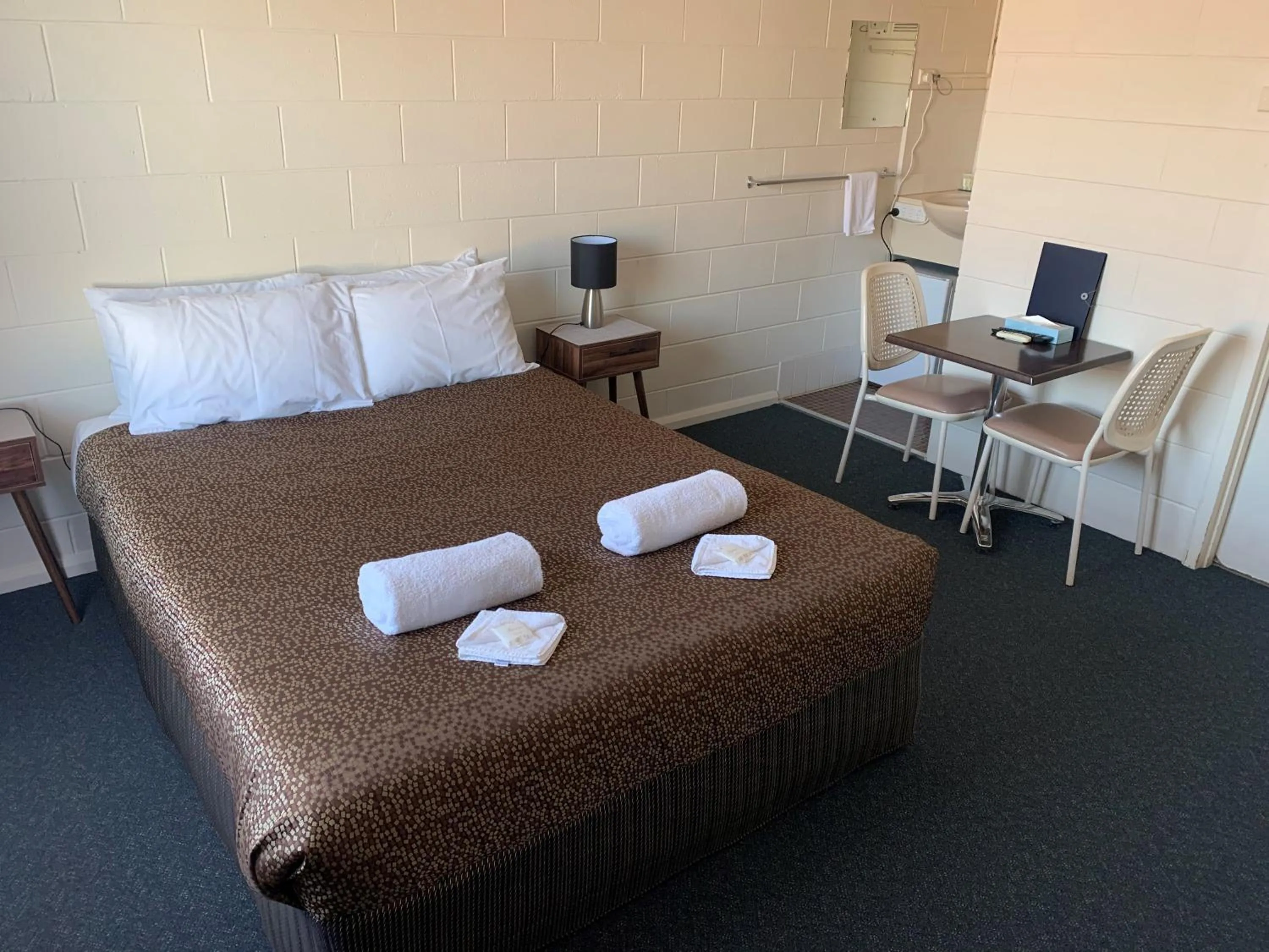 Bed in East West Motel Ceduna