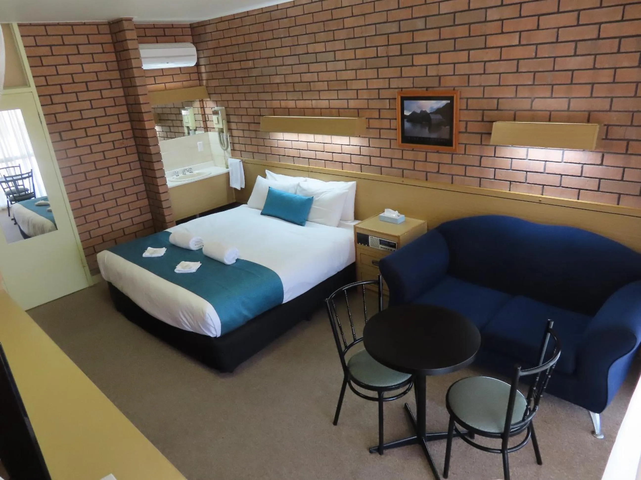 Bed in East West Motel Ceduna