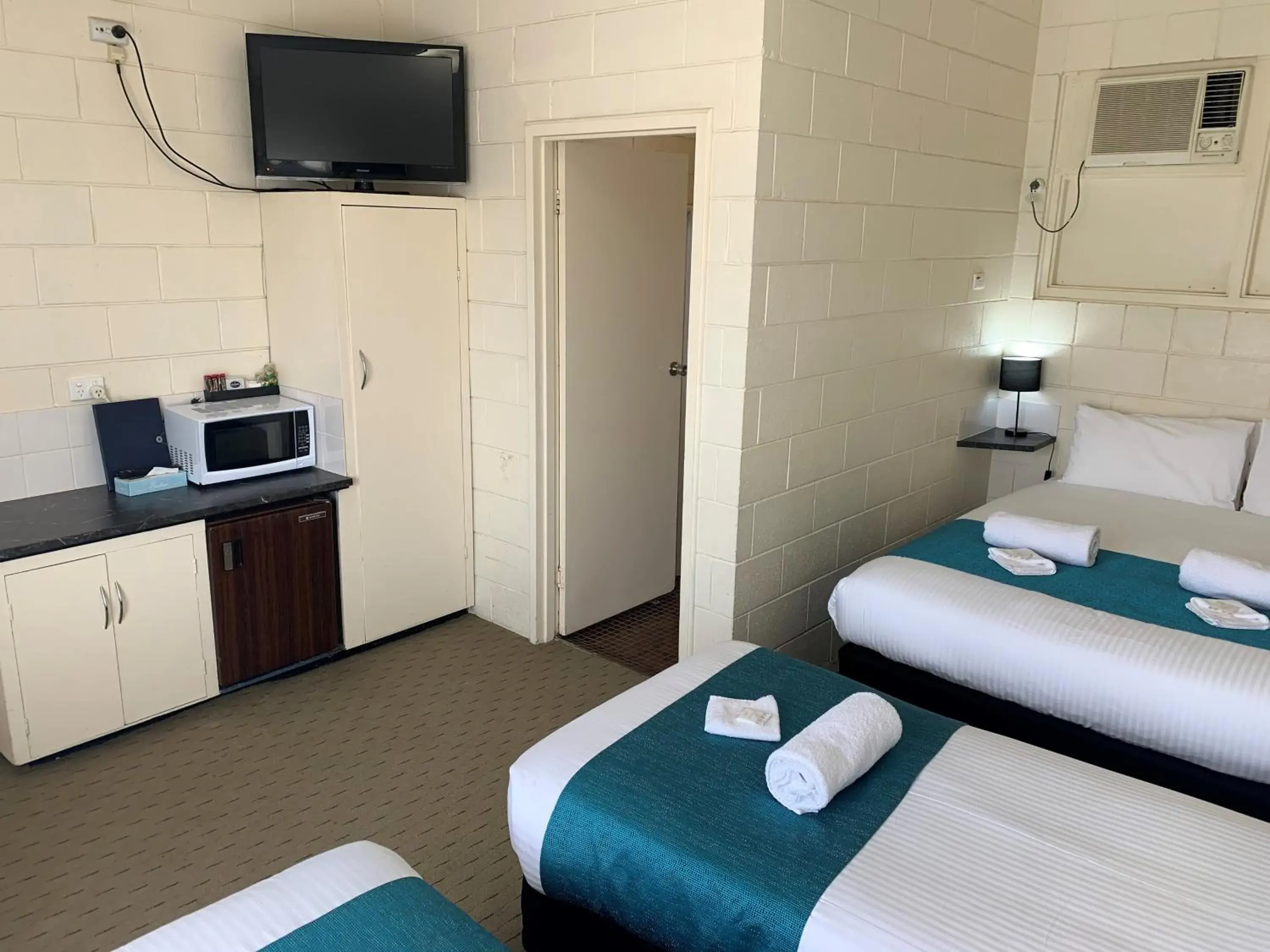 Family Room in East West Motel Ceduna Family Room in East West Motel Ceduna