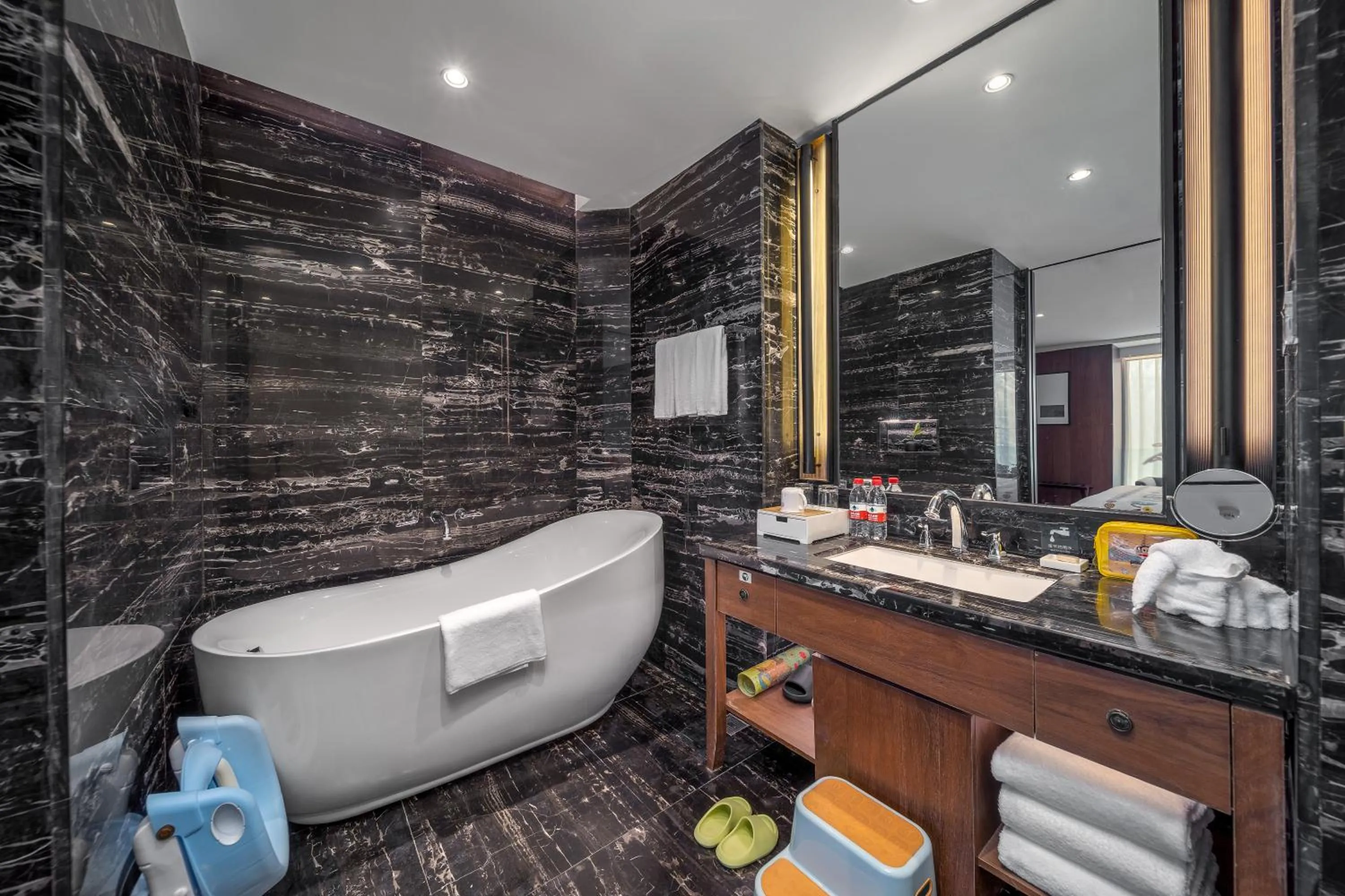 Bathroom in Jolie Vue Boutique Hotel Guilin (near Elephant Trunk Hill)