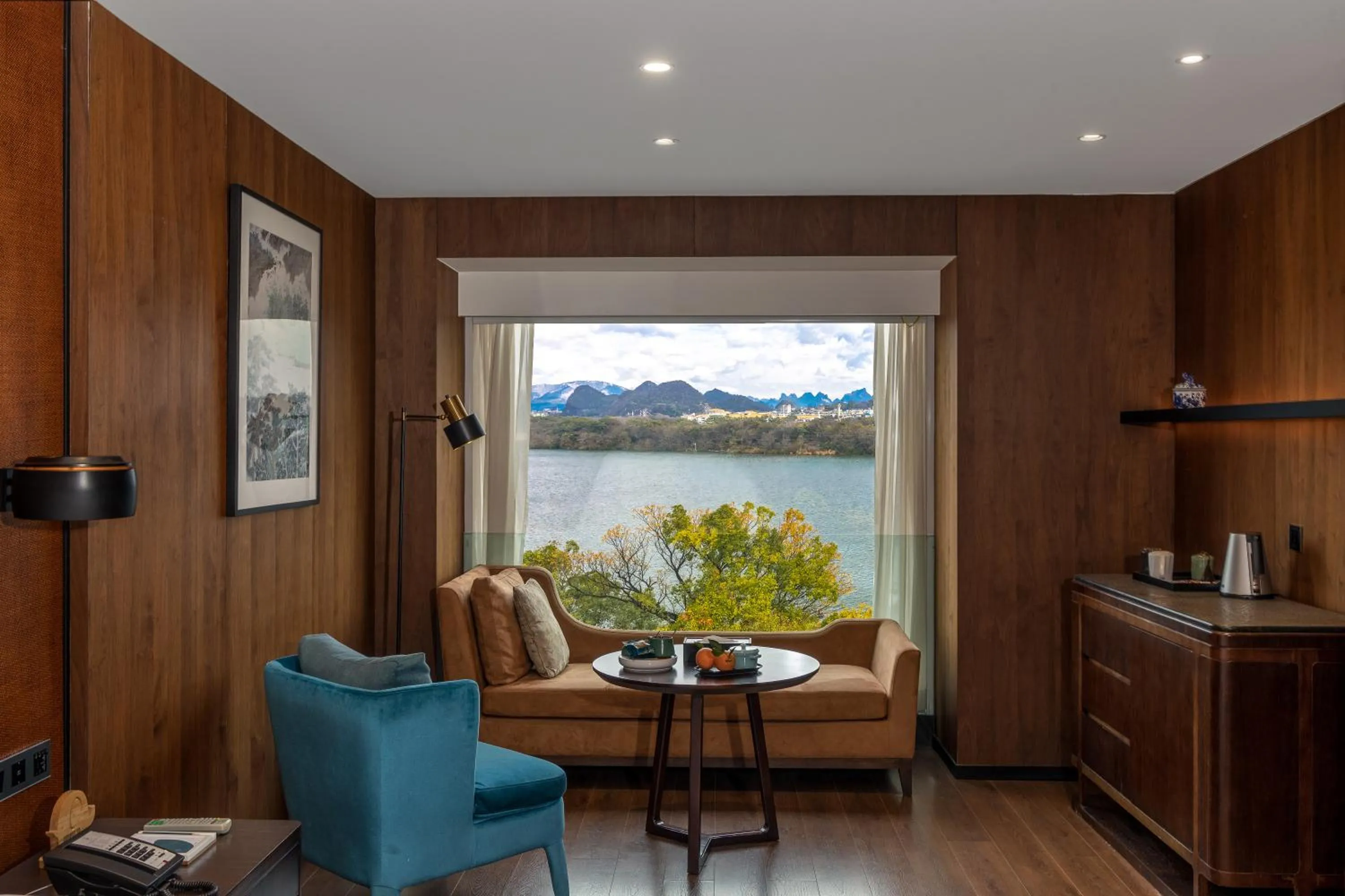 Mountain view in Jolie Vue Boutique Hotel Guilin (near Elephant Trunk Hill)