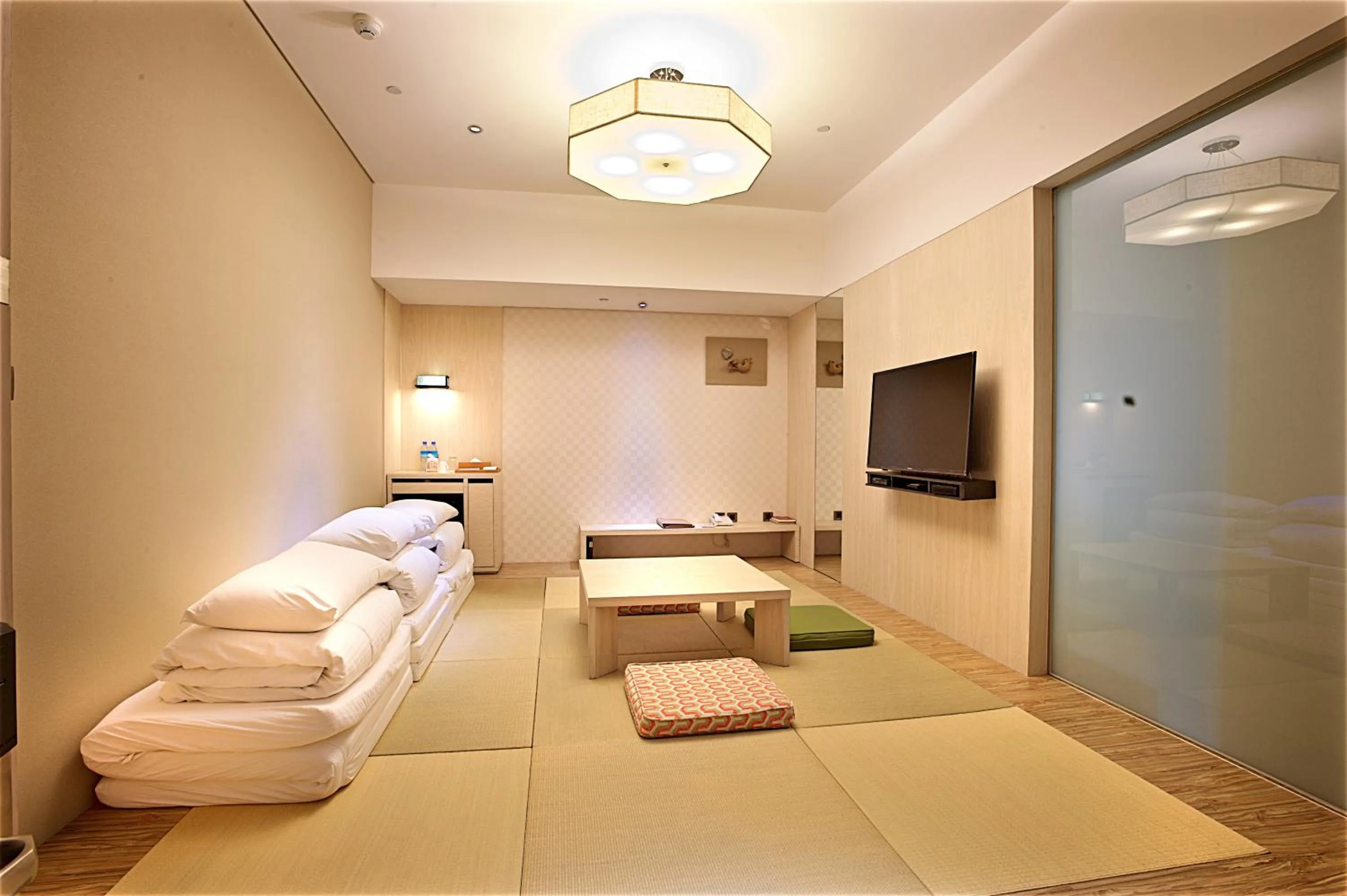 bunk bed, Bed in Chihpen Century Hotel