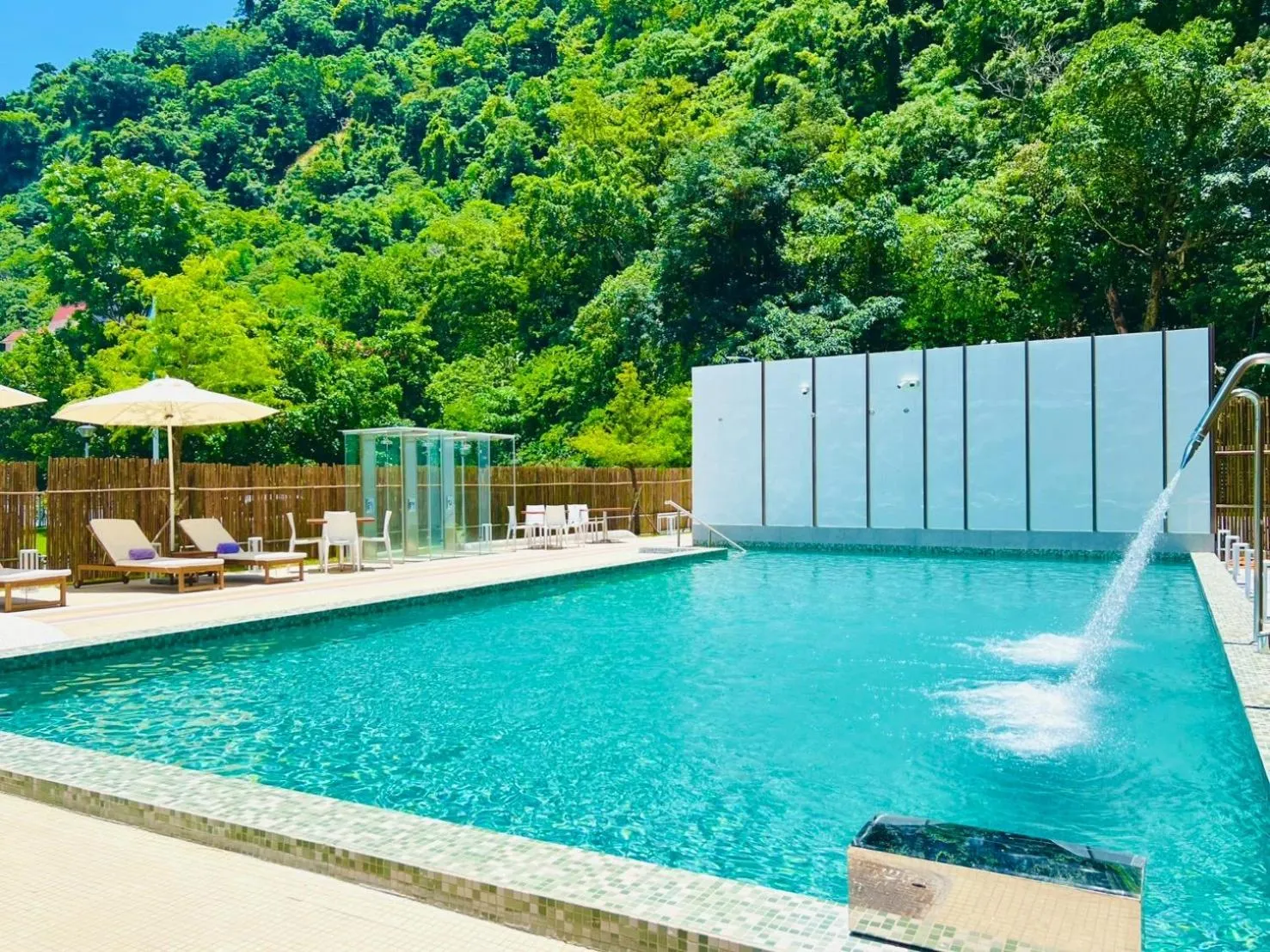 Swimming pool in Chihpen Century Hotel