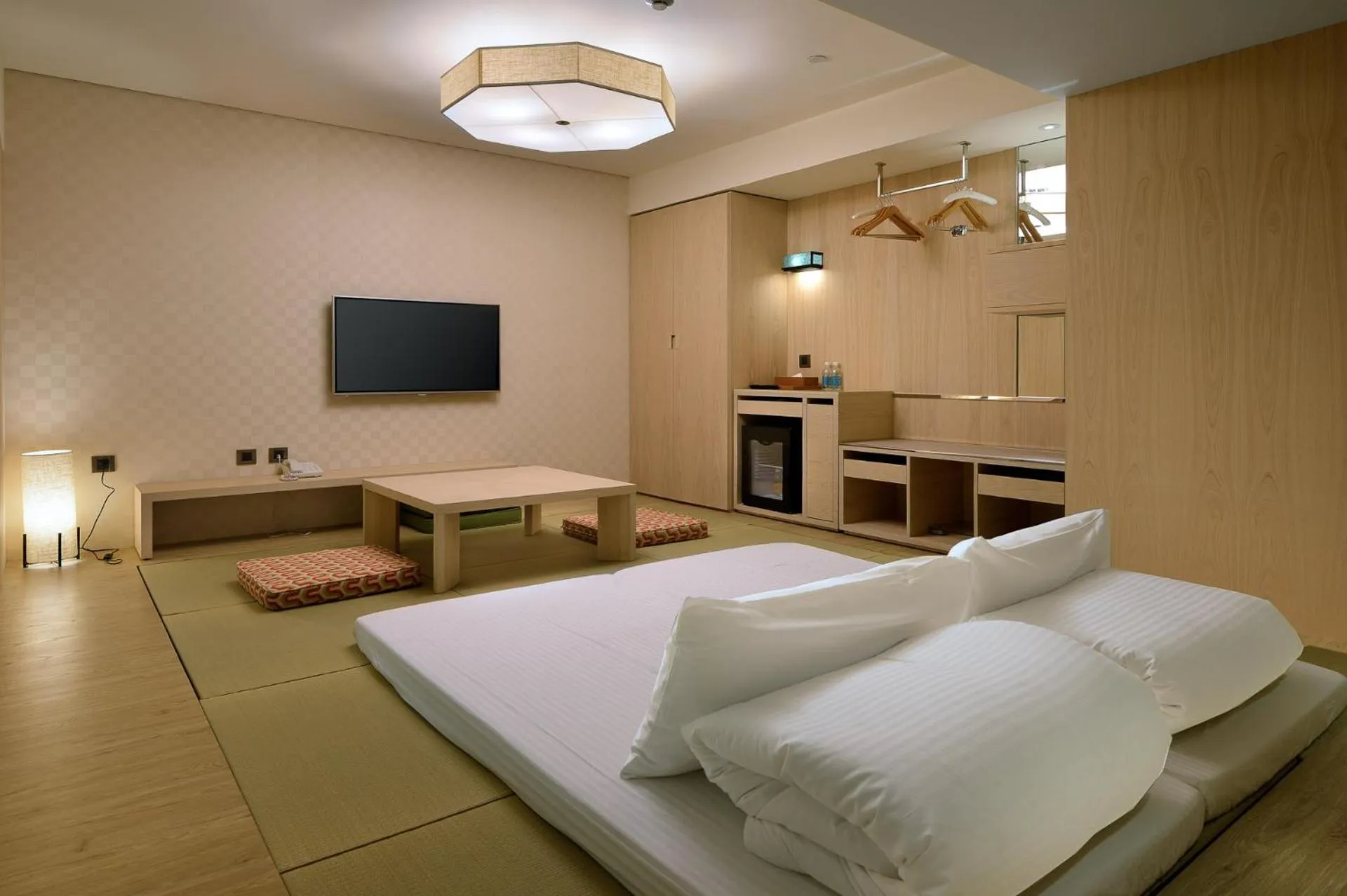 bunk bed, Bed in Chihpen Century Hotel