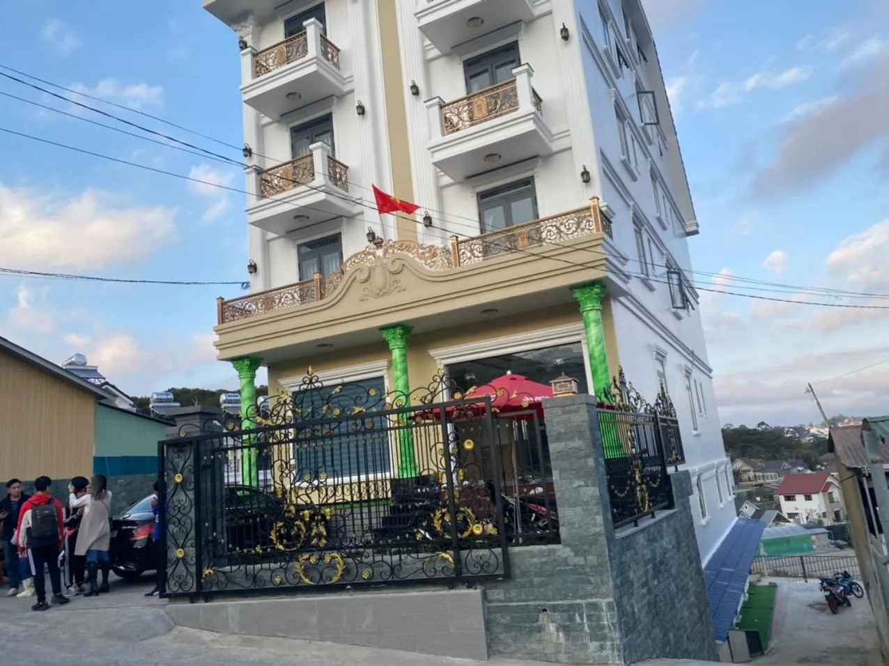 Property building in Happy Bun Hotel Da Lat