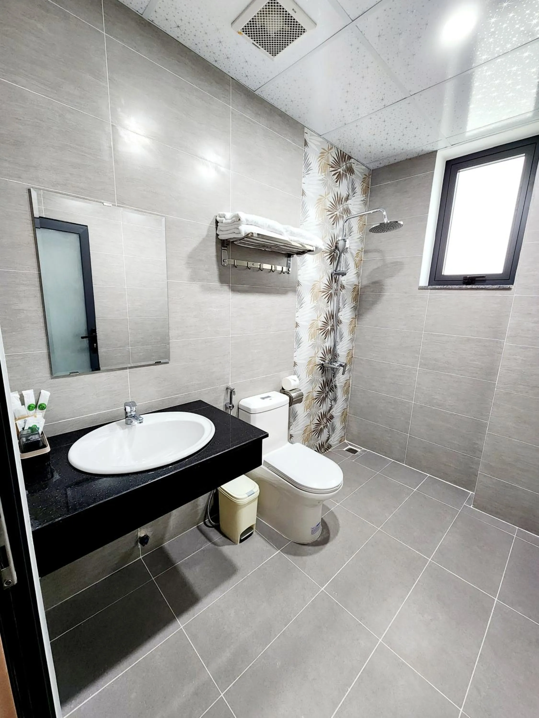 Shower in Happy Bun Hotel Da Lat