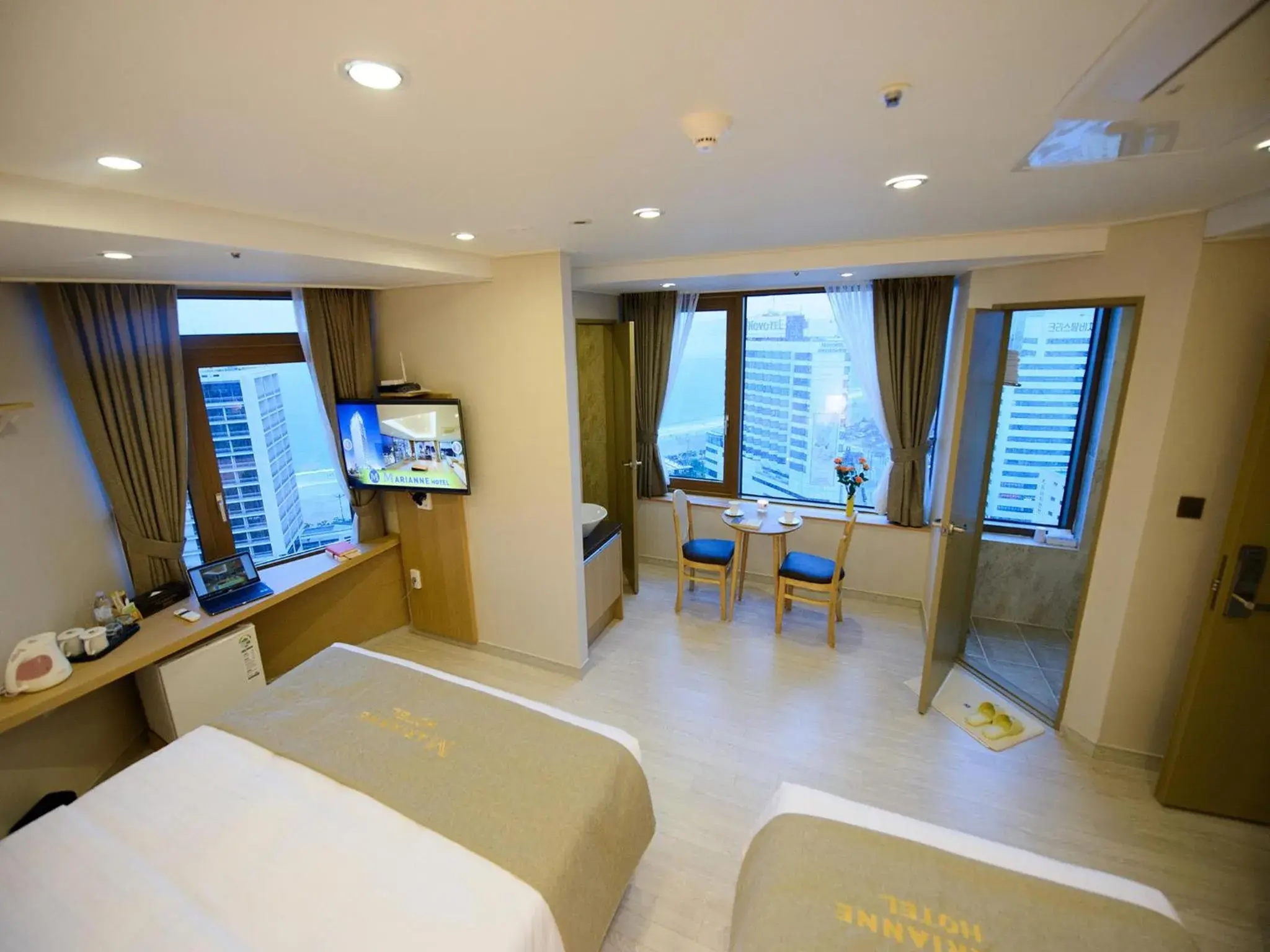 Deluxe Twin Room with Sea View in Haeundae Marianne Hotel Deluxe Twin Room with Sea View in Haeundae Marianne Hotel