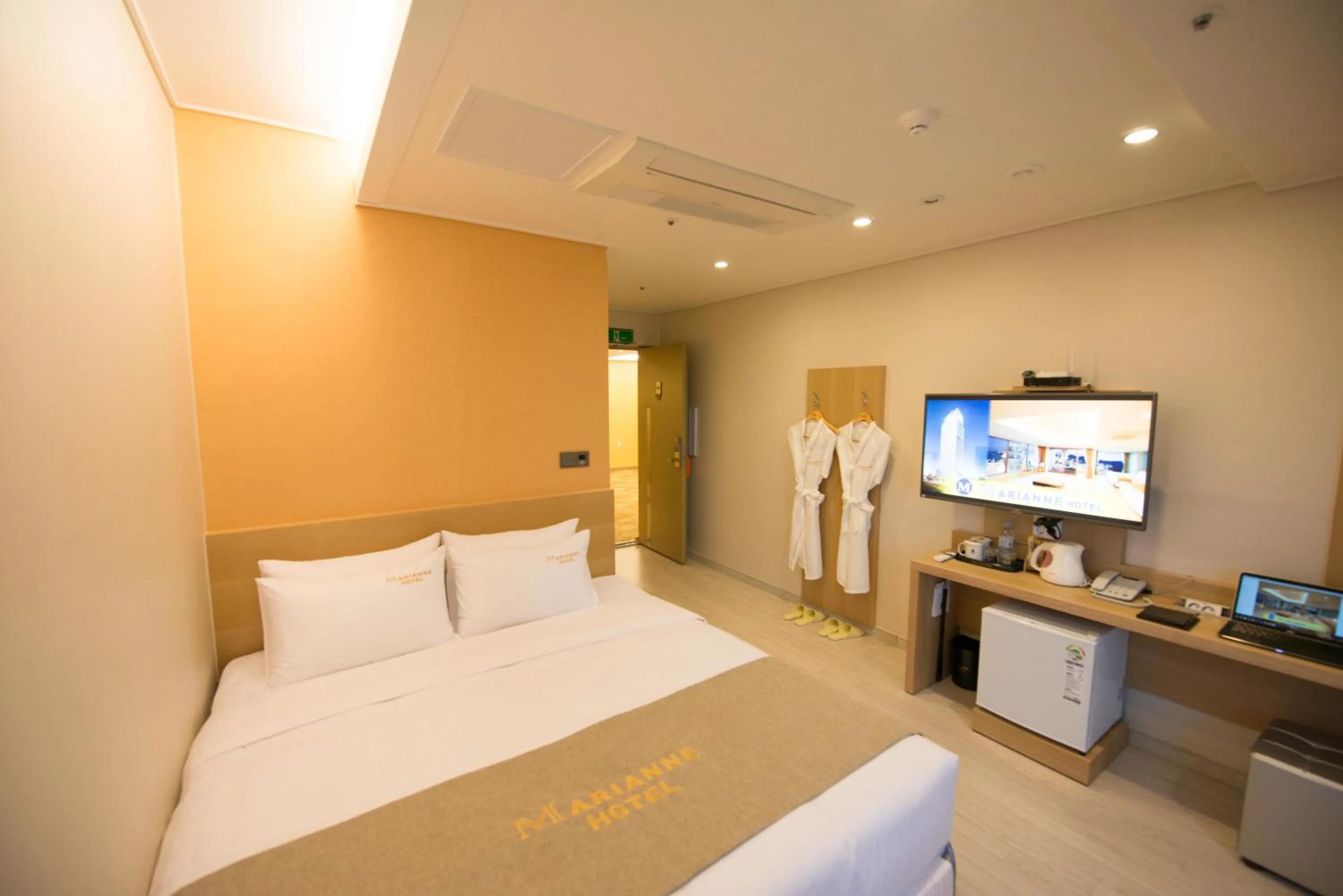 Bedroom, Bed in Haeundae Marianne Hotel