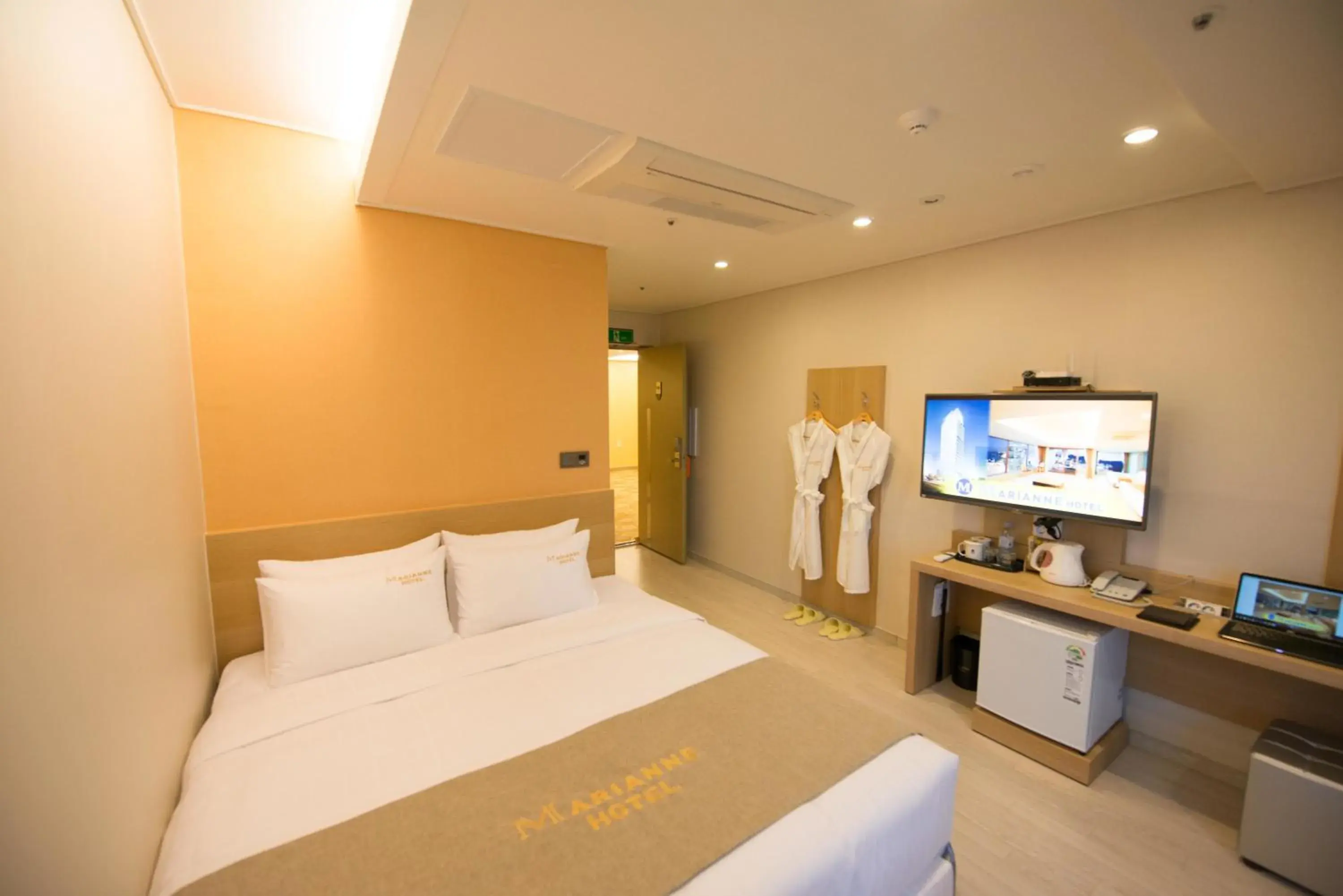 Superior Double Room with Sea View in Haeundae Marianne Hotel Superior Double Room with Sea View in Haeundae Marianne Hotel