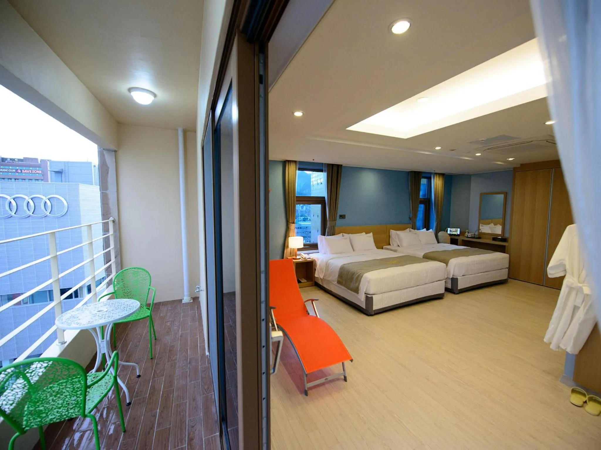 Balcony/Terrace, Bed in Haeundae Marianne Hotel