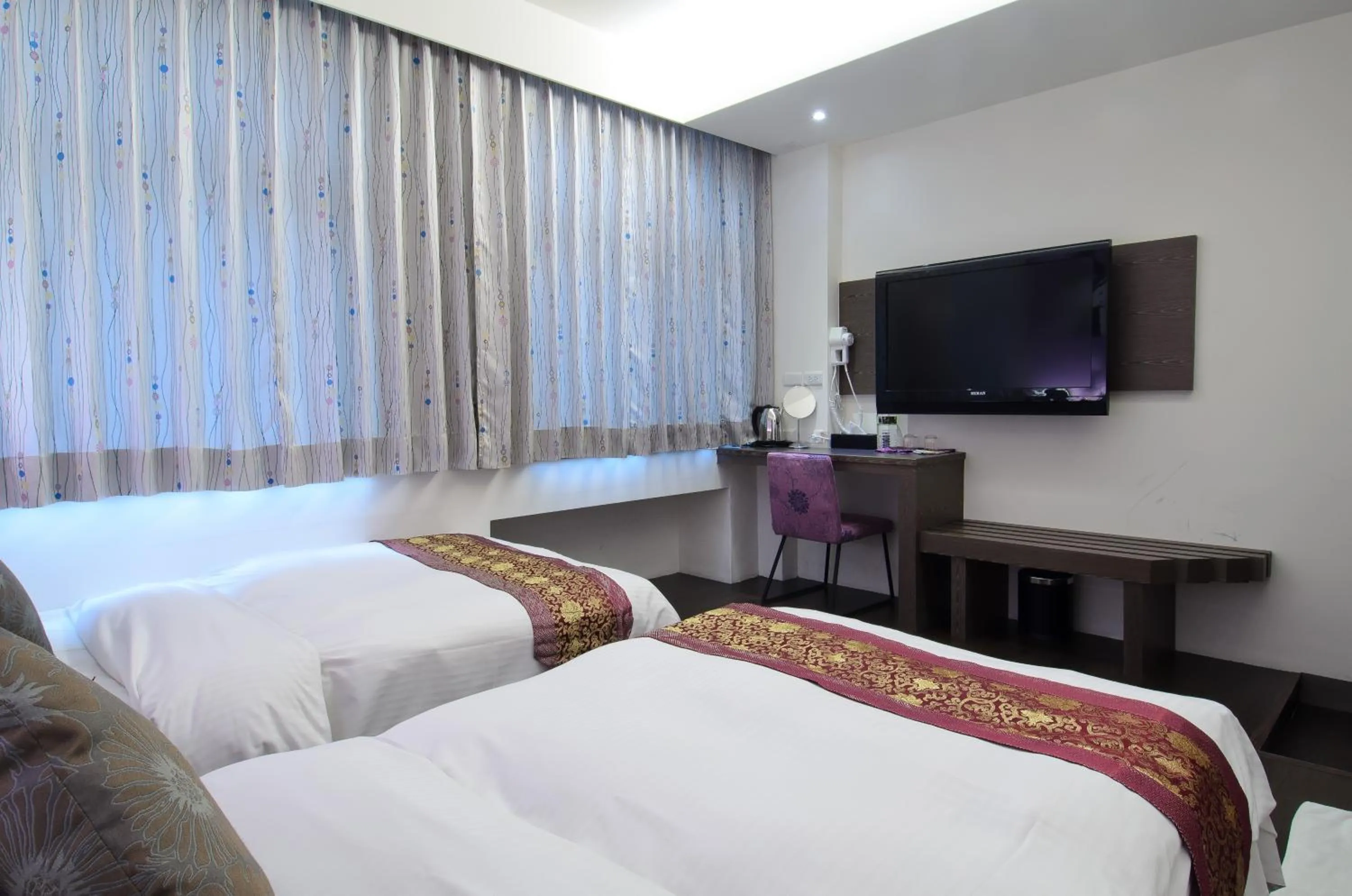 Photo of the whole room, Bed in Yuh-Tarng Hotel