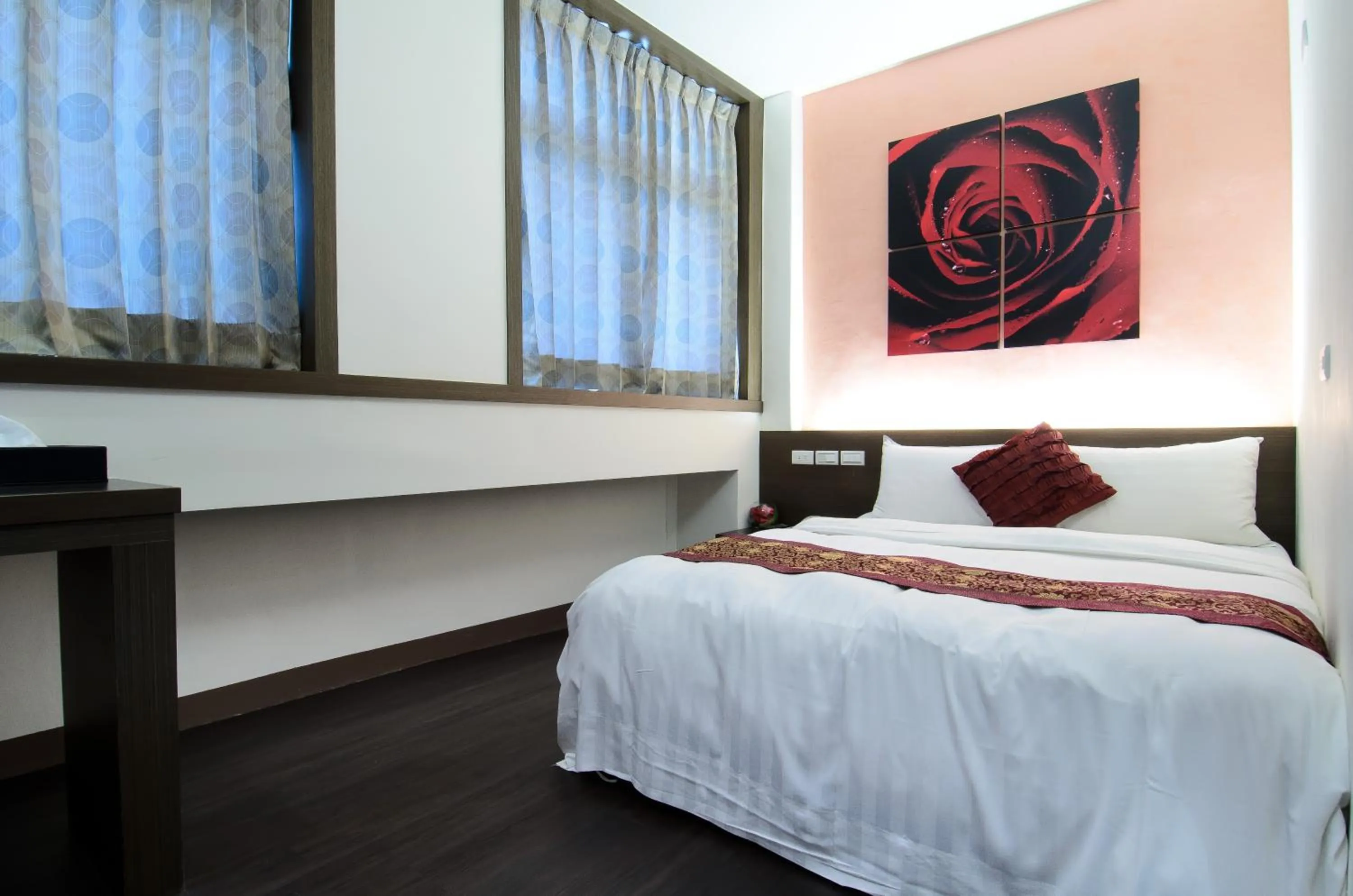 Photo of the whole room, Bed in Yuh-Tarng Hotel