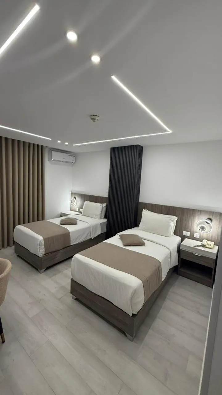 Bed in Arena By Trend