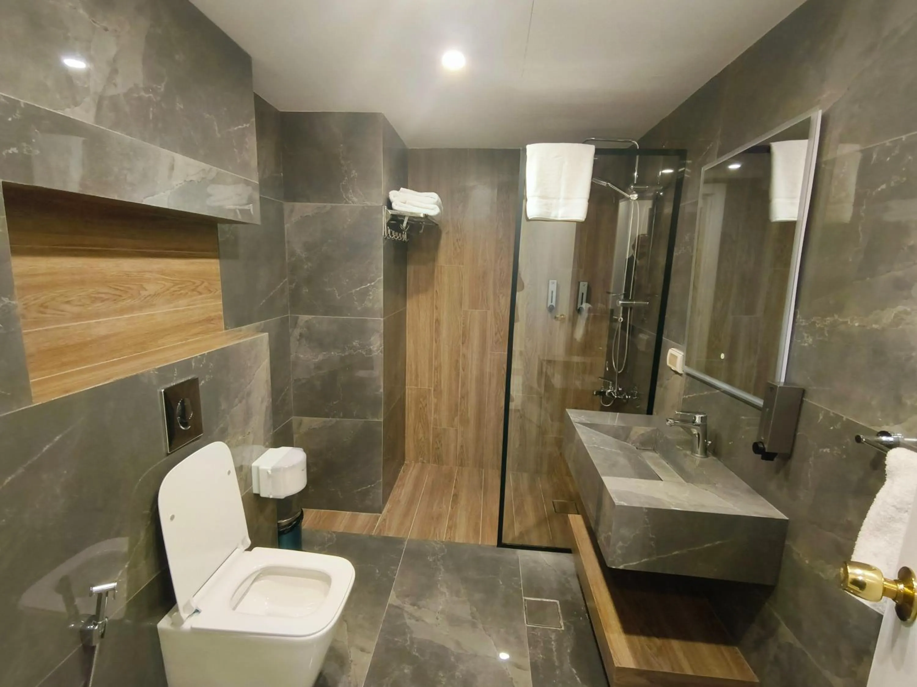 Shower in Arena By Trend