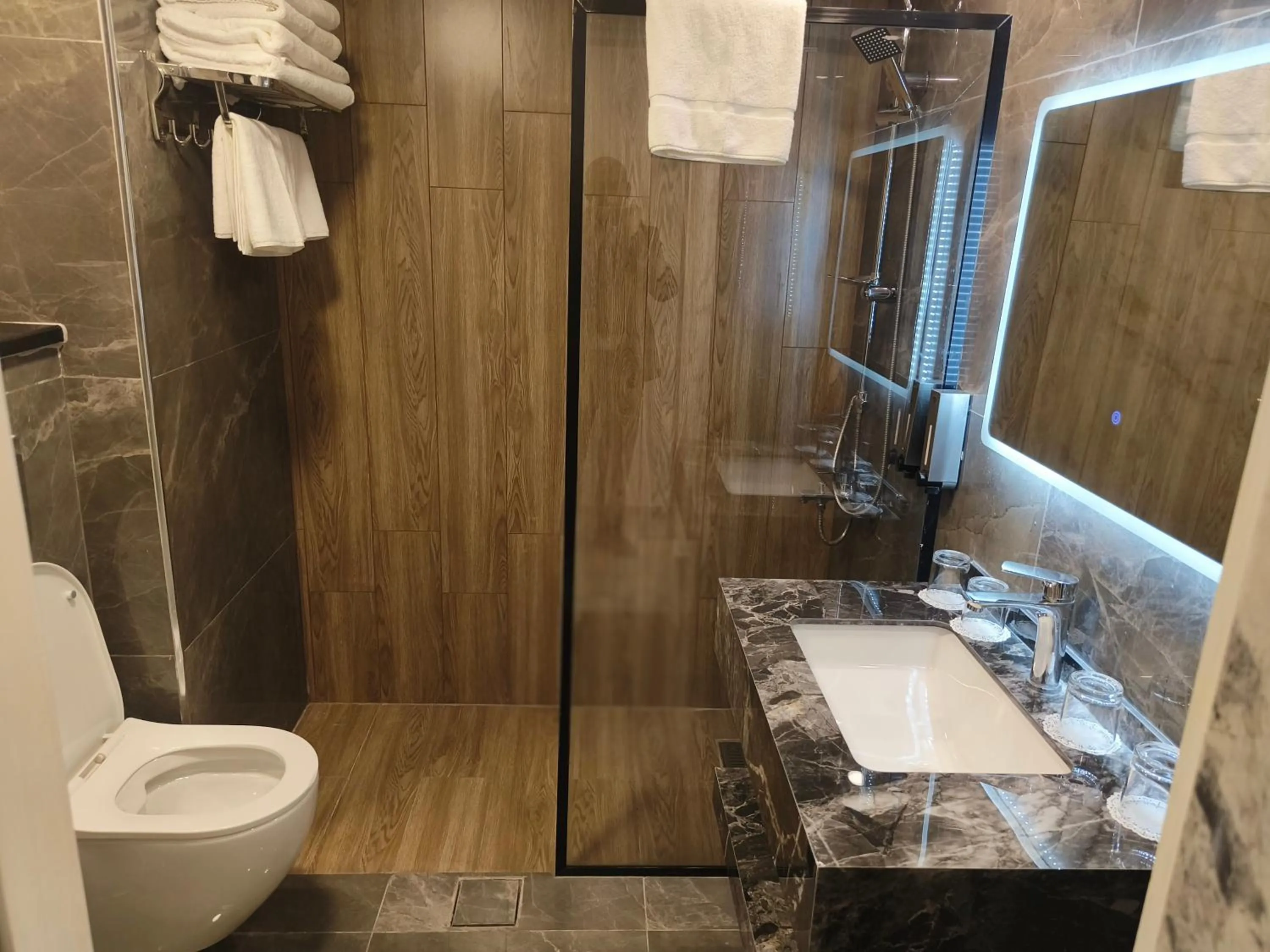 Shower in Arena By Trend