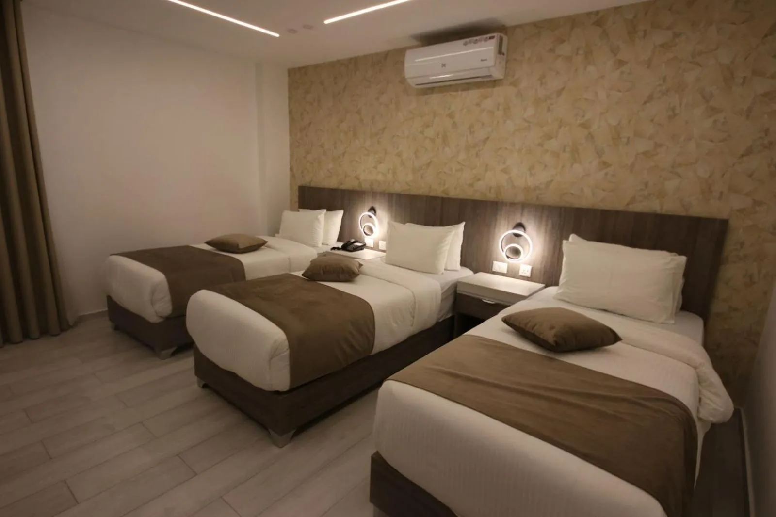 Bed in Arena By Trend