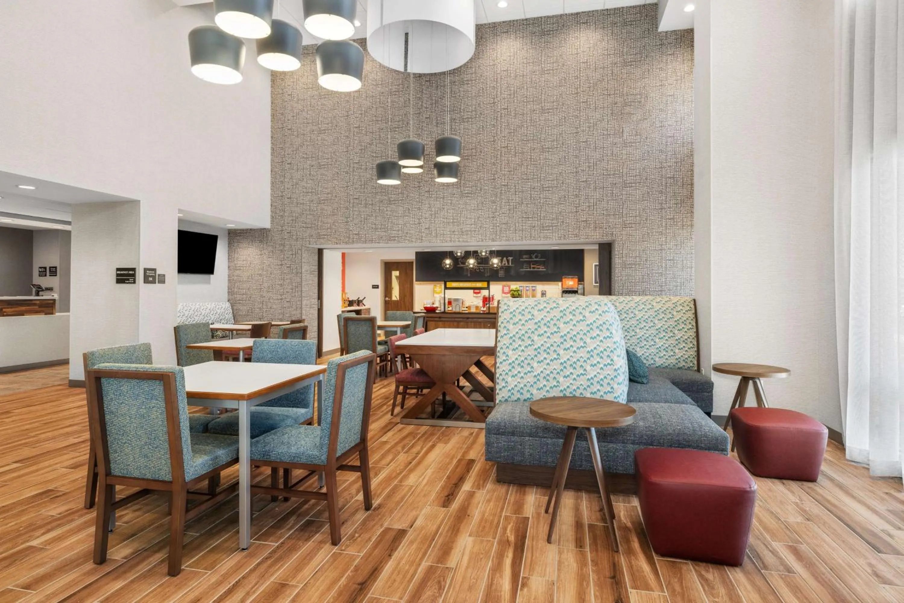 Breakfast in Hampton Inn & Suites Bakersfield Central