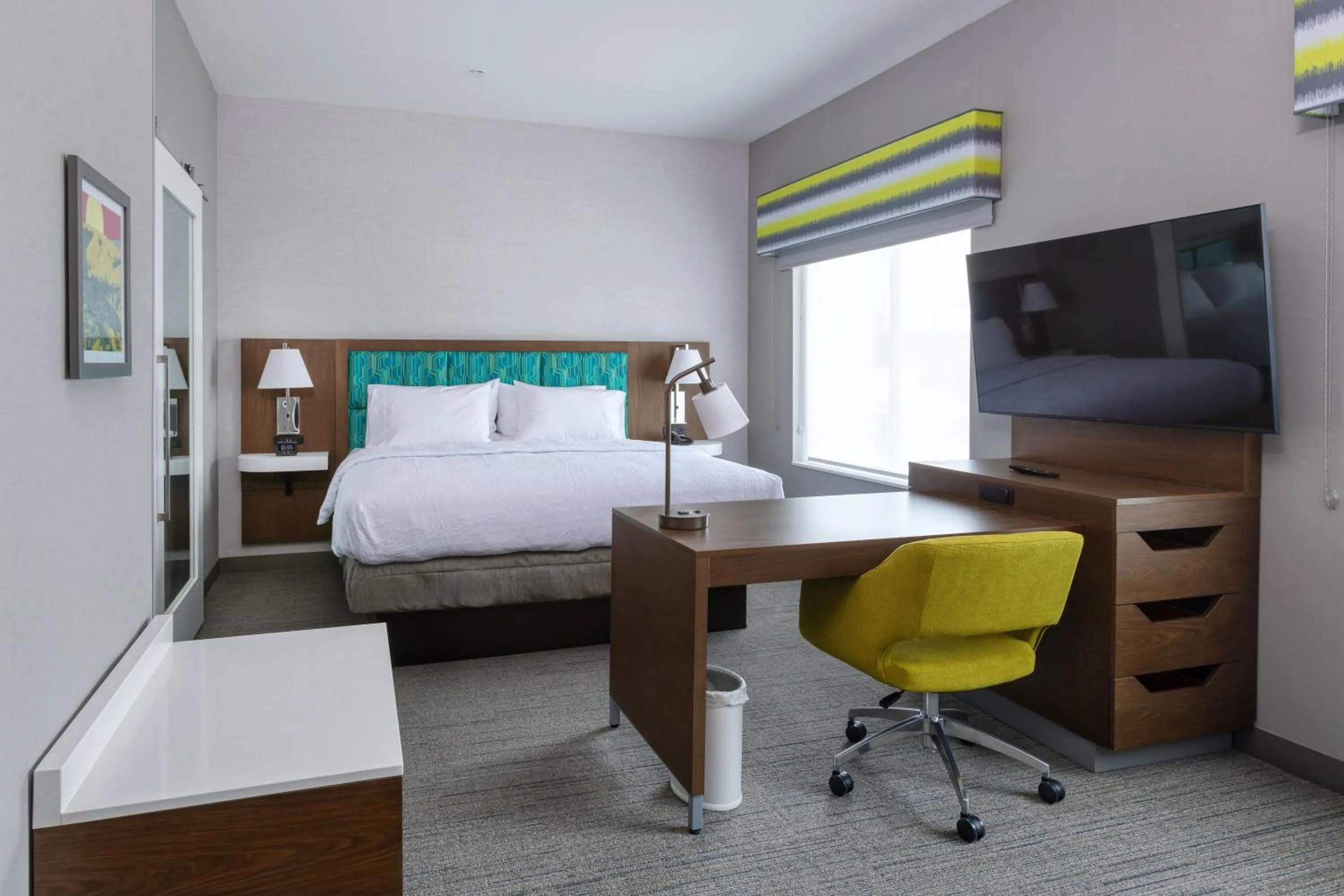 Bed in Hampton Inn & Suites Bakersfield Central