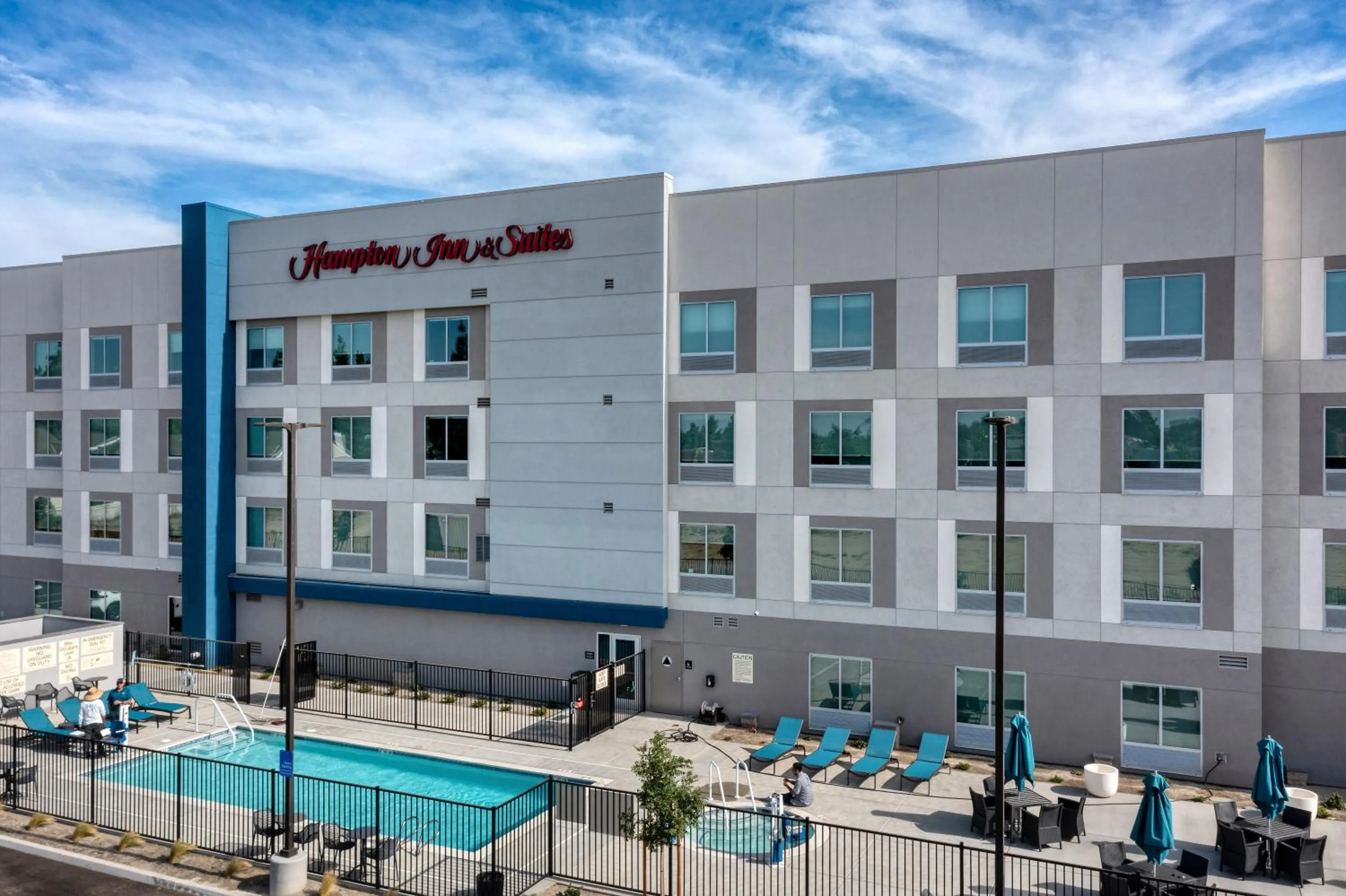 Property building in Hampton Inn & Suites Bakersfield Central