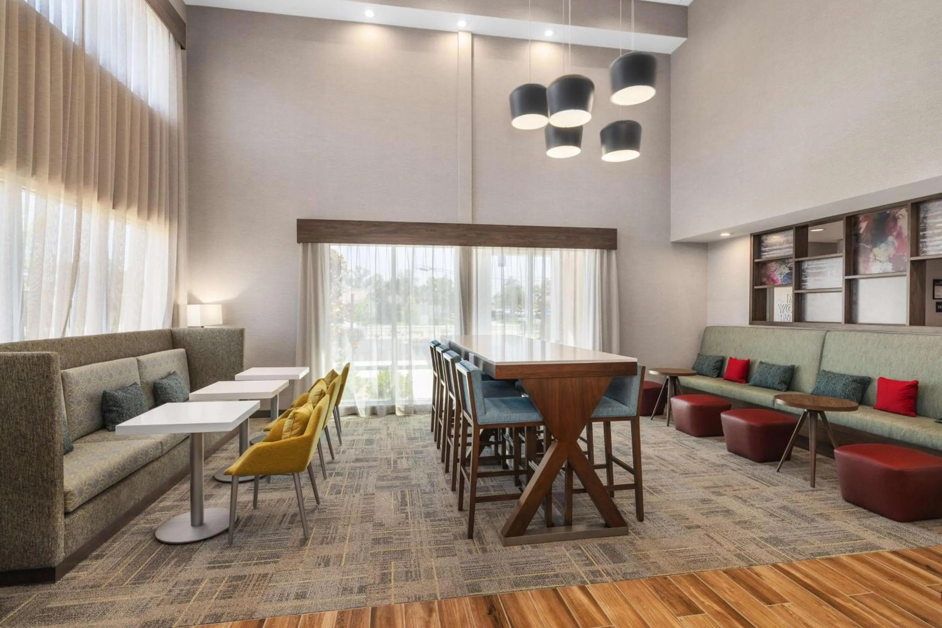 Breakfast in Hampton Inn & Suites Bakersfield Central