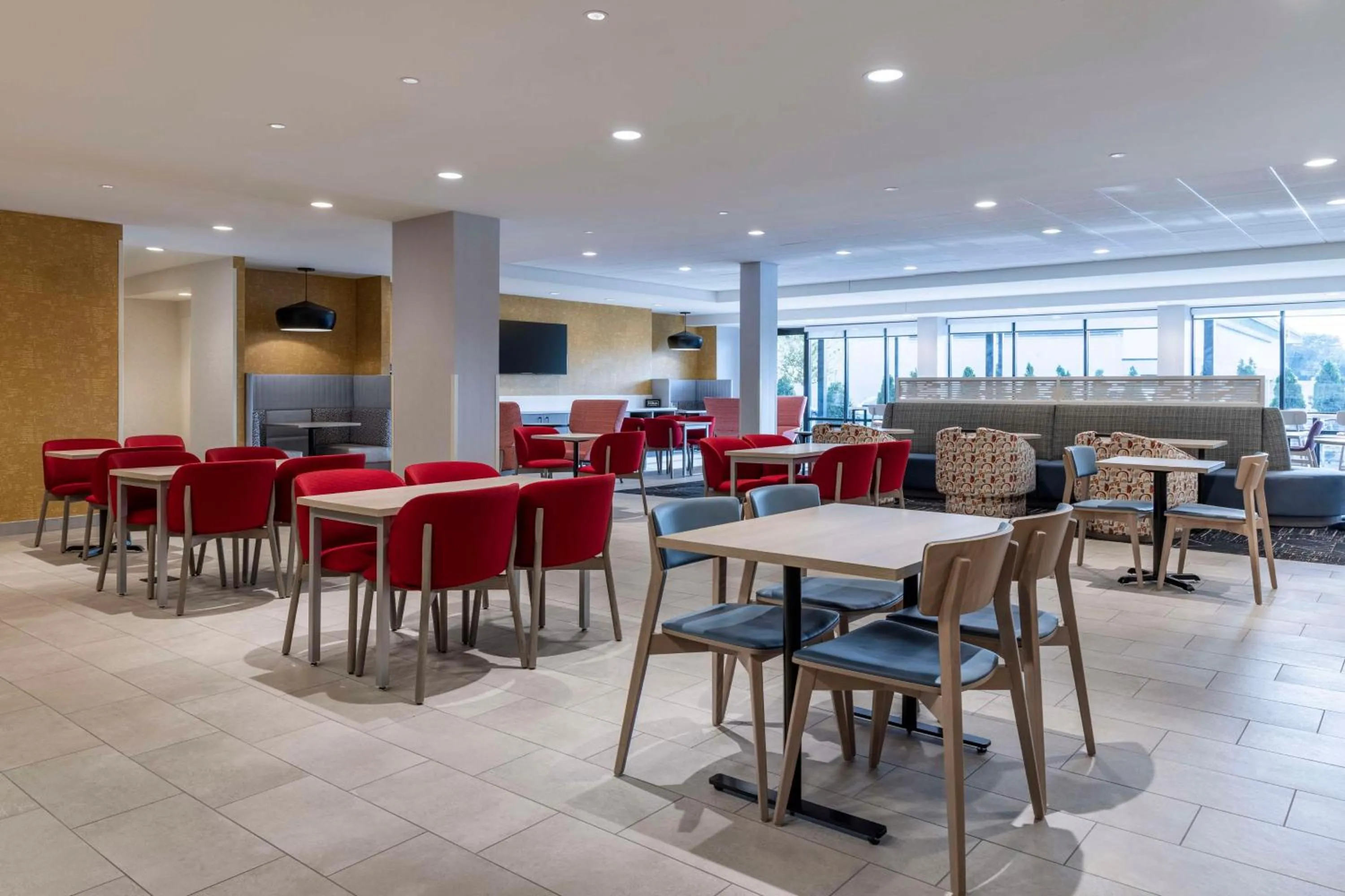 Lobby or reception in Home2 Suites By Hilton East Haven New Haven