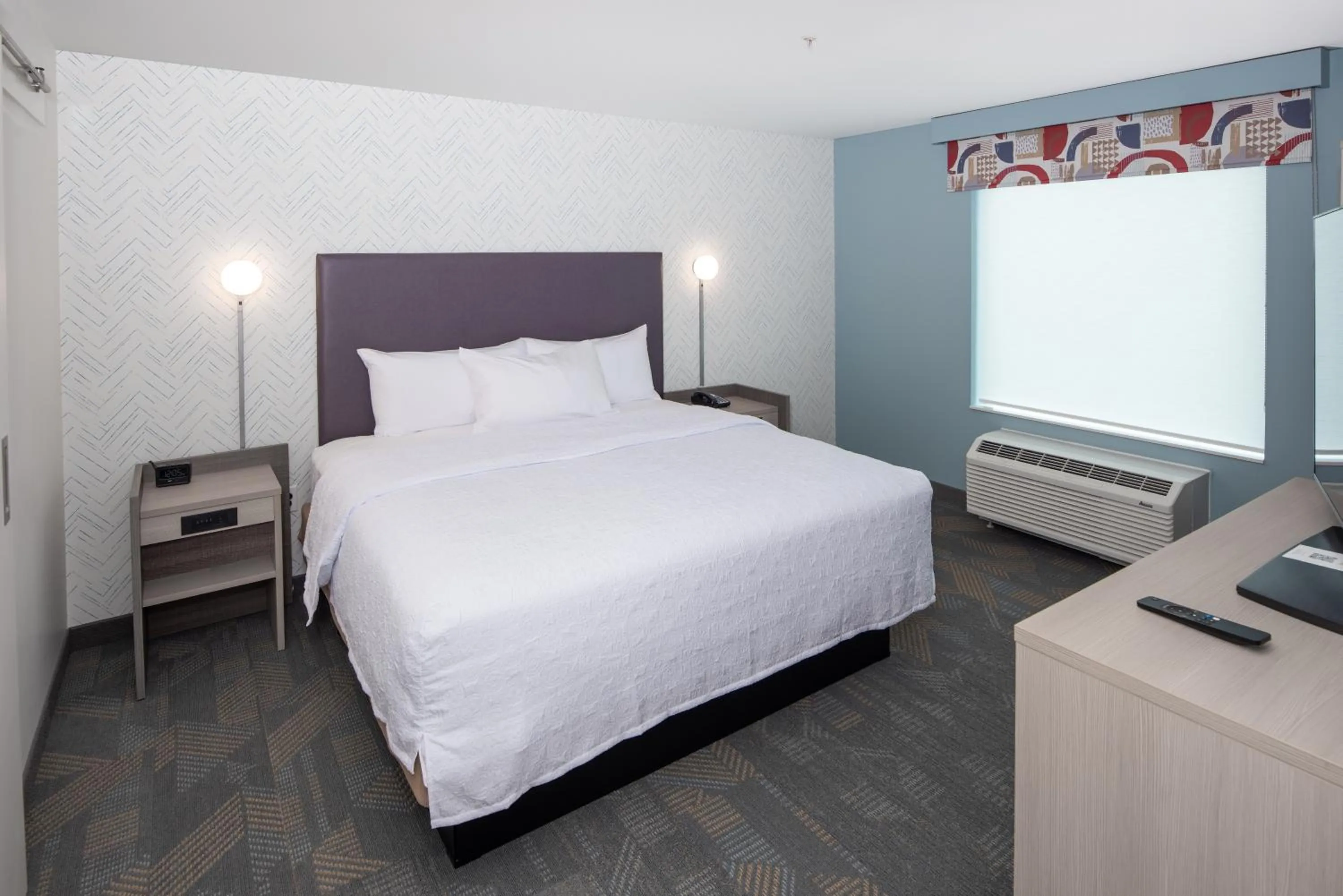 Bedroom, Bed in Home2 Suites By Hilton East Haven New Haven