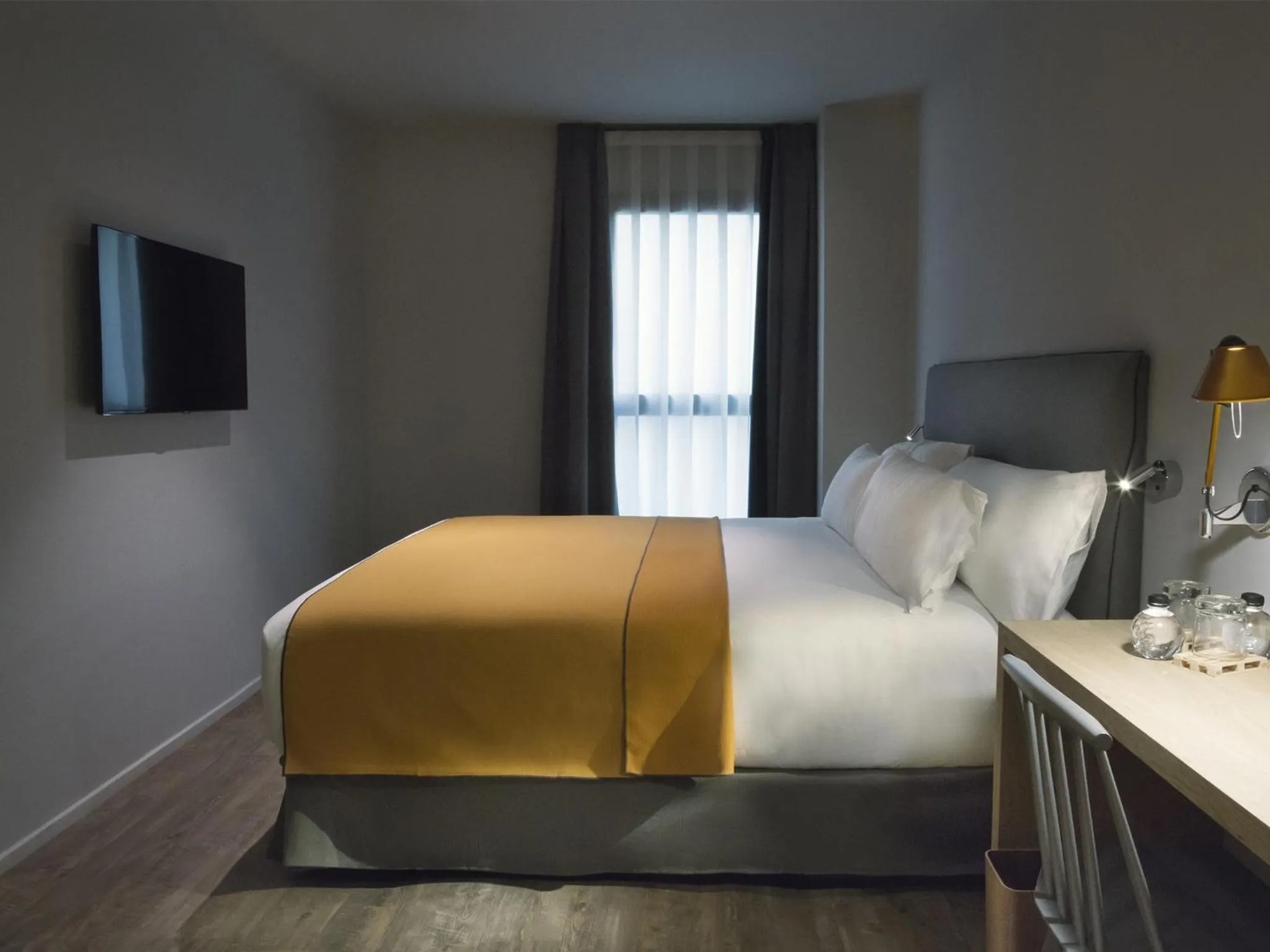 Day, Bed in Yurbban Trafalgar Hotel