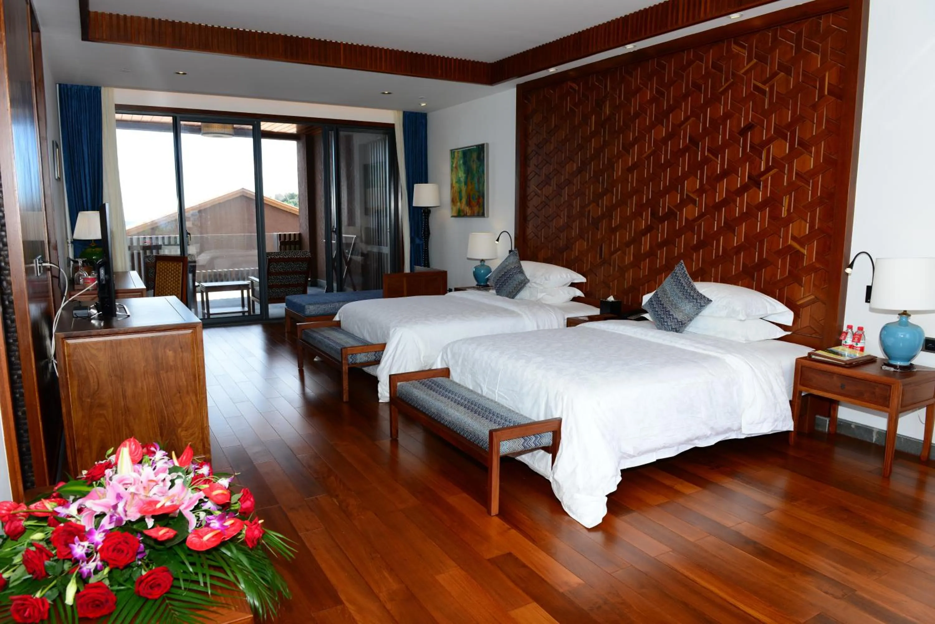 Photo of the whole room, Bed in Yalong Bay Earthly Paradise Birds Nest Resort （Mountain Villas)
