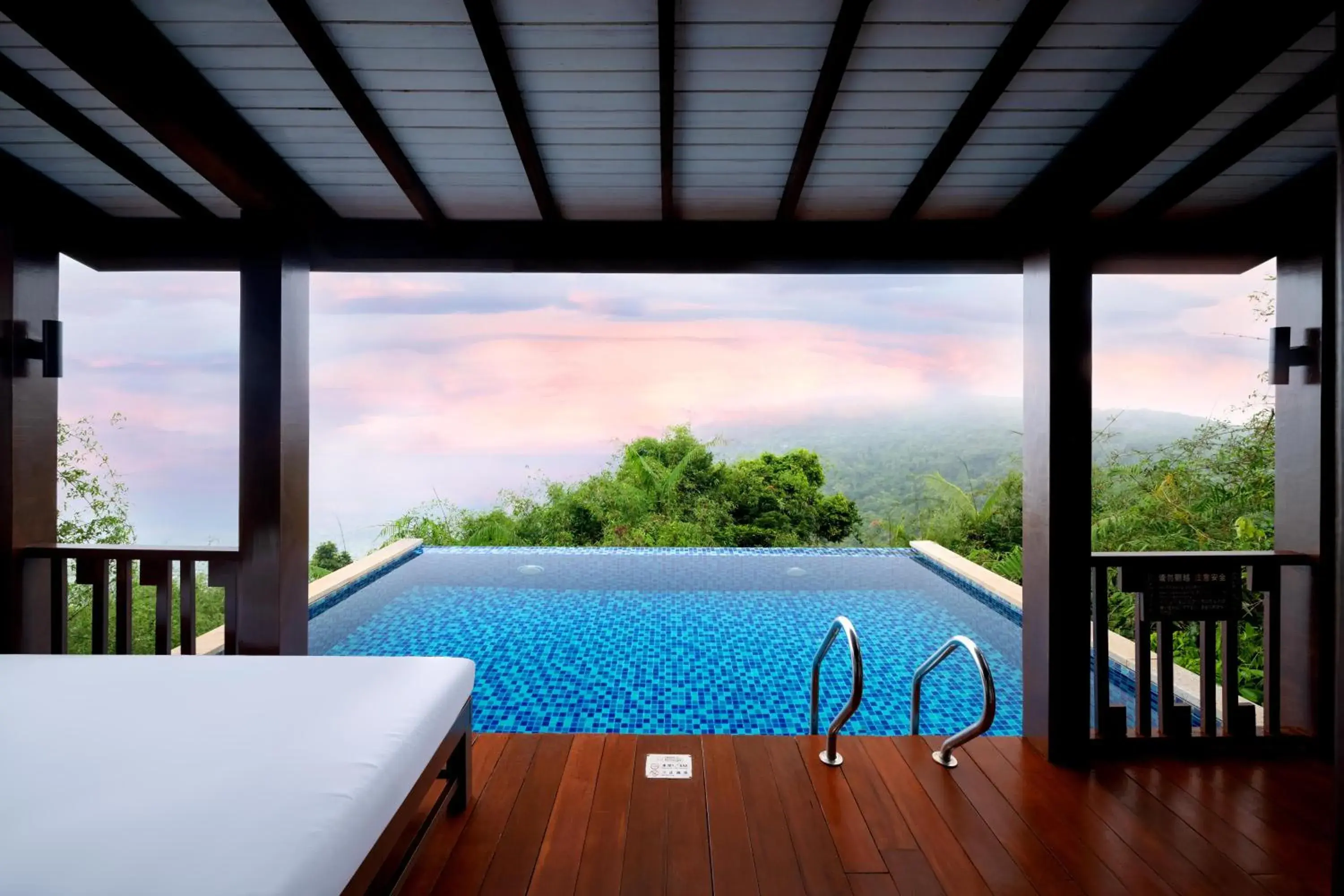 Egret Pool Suite Villa in Yalong Bay Earthly Paradise Birds Nest Resort (Mountain Villas) Egret Pool Suite Villa in Yalong Bay Earthly Paradise Birds Nest Resort (Mountain Villas)