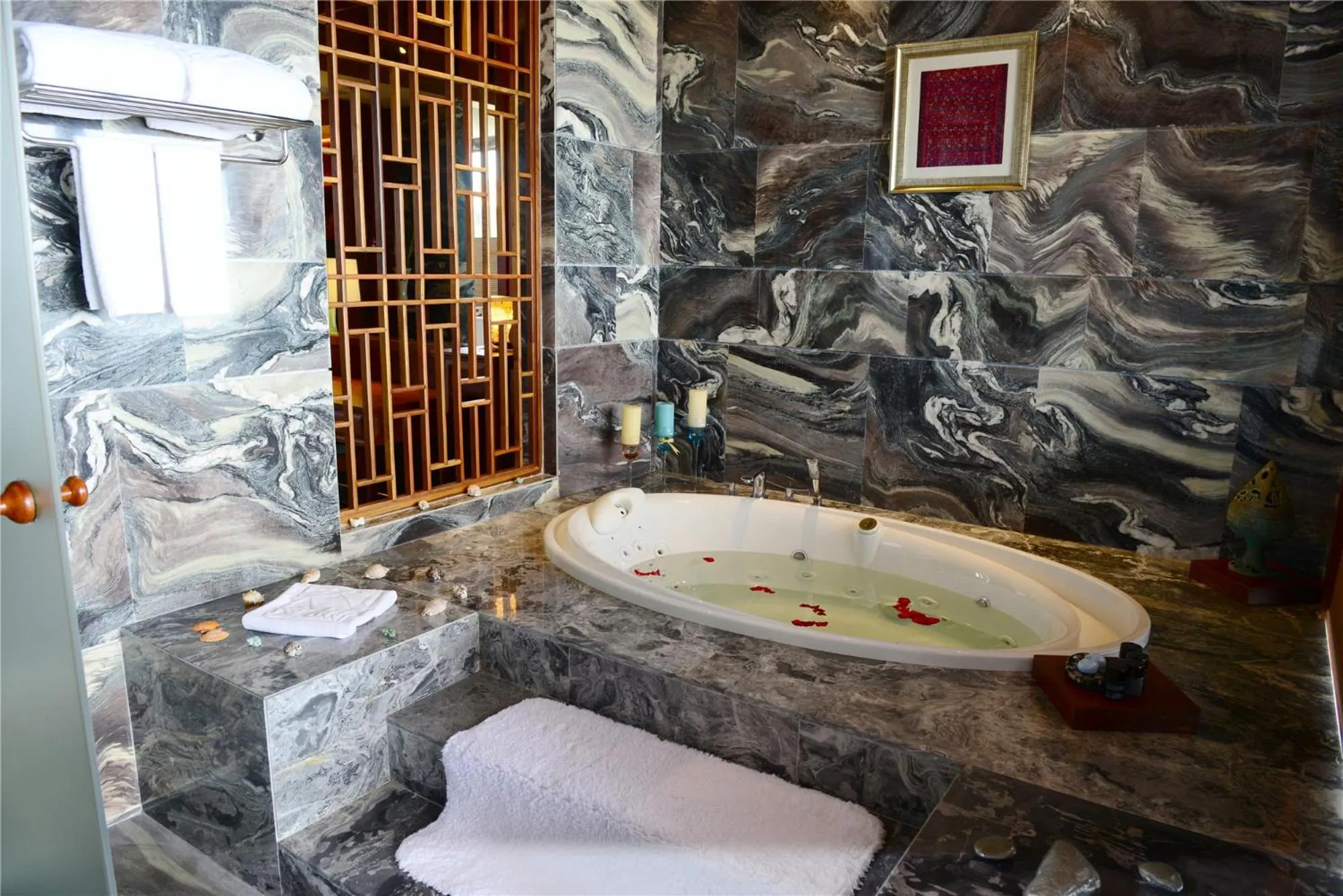 Yalong Bay Earthly Paradise Birds Nest Resort （Mountain Villas)