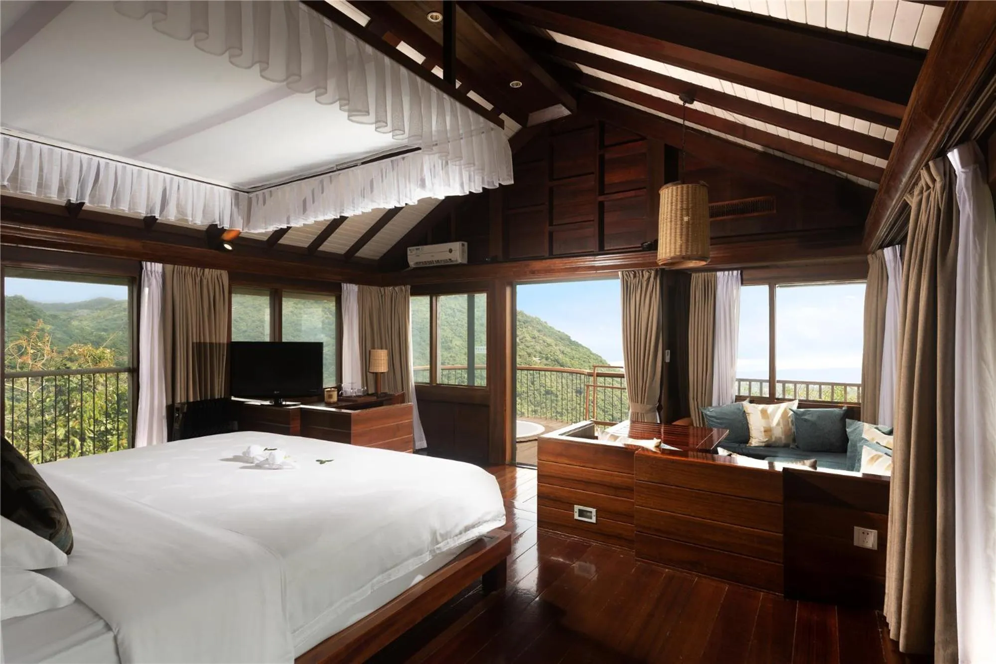 Bed in Yalong Bay Earthly Paradise Birds Nest Resort （Mountain Villas)