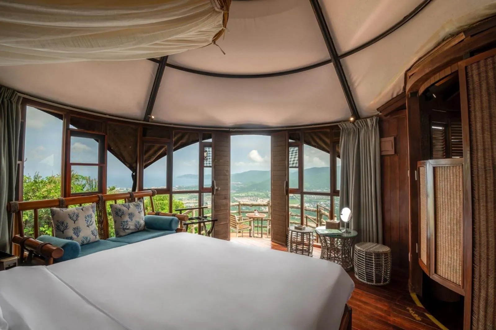 Bed in Yalong Bay Earthly Paradise Birds Nest Resort （Mountain Villas)
