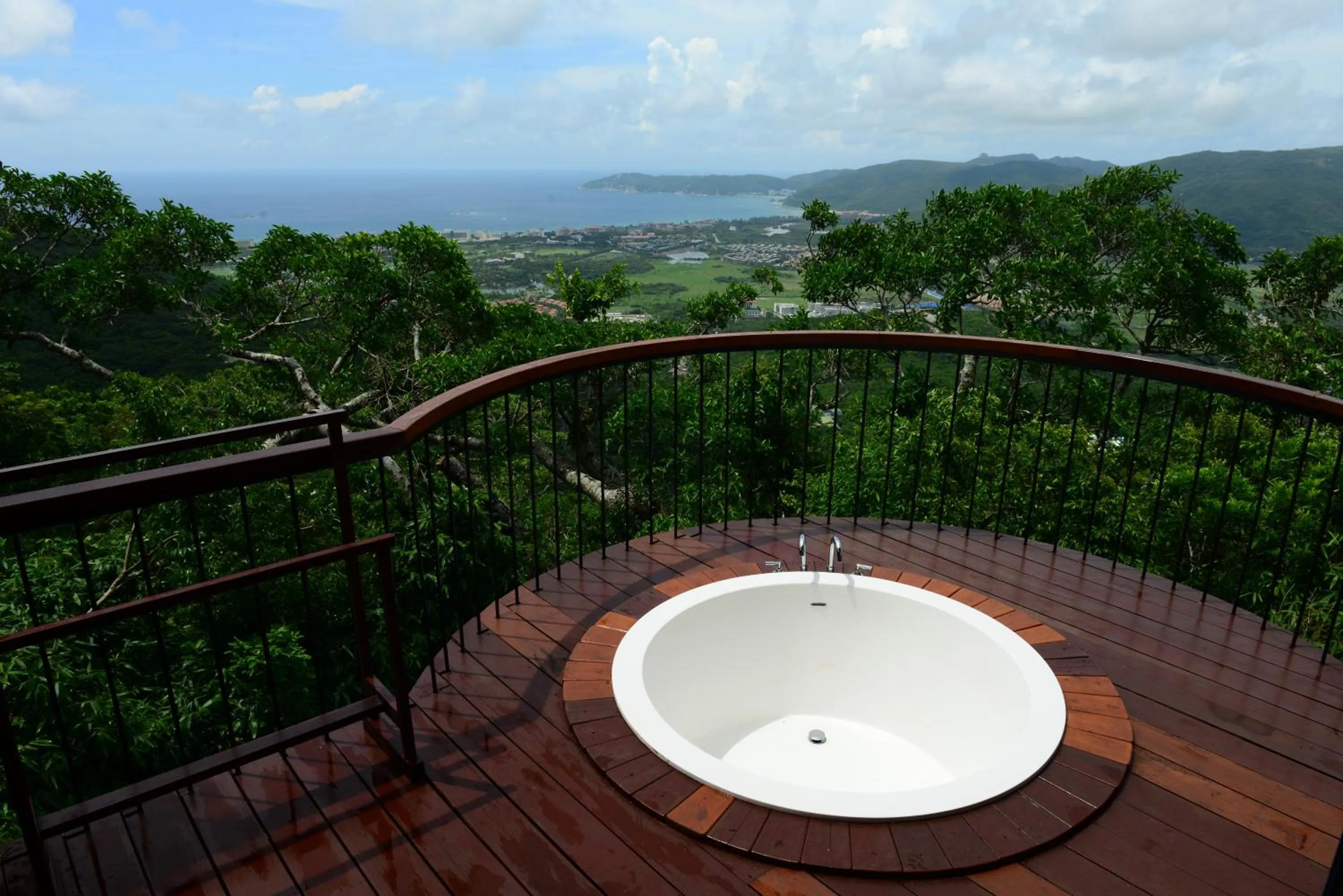 Balcony/Terrace in Yalong Bay Earthly Paradise Birds Nest Resort （Mountain Villas)
