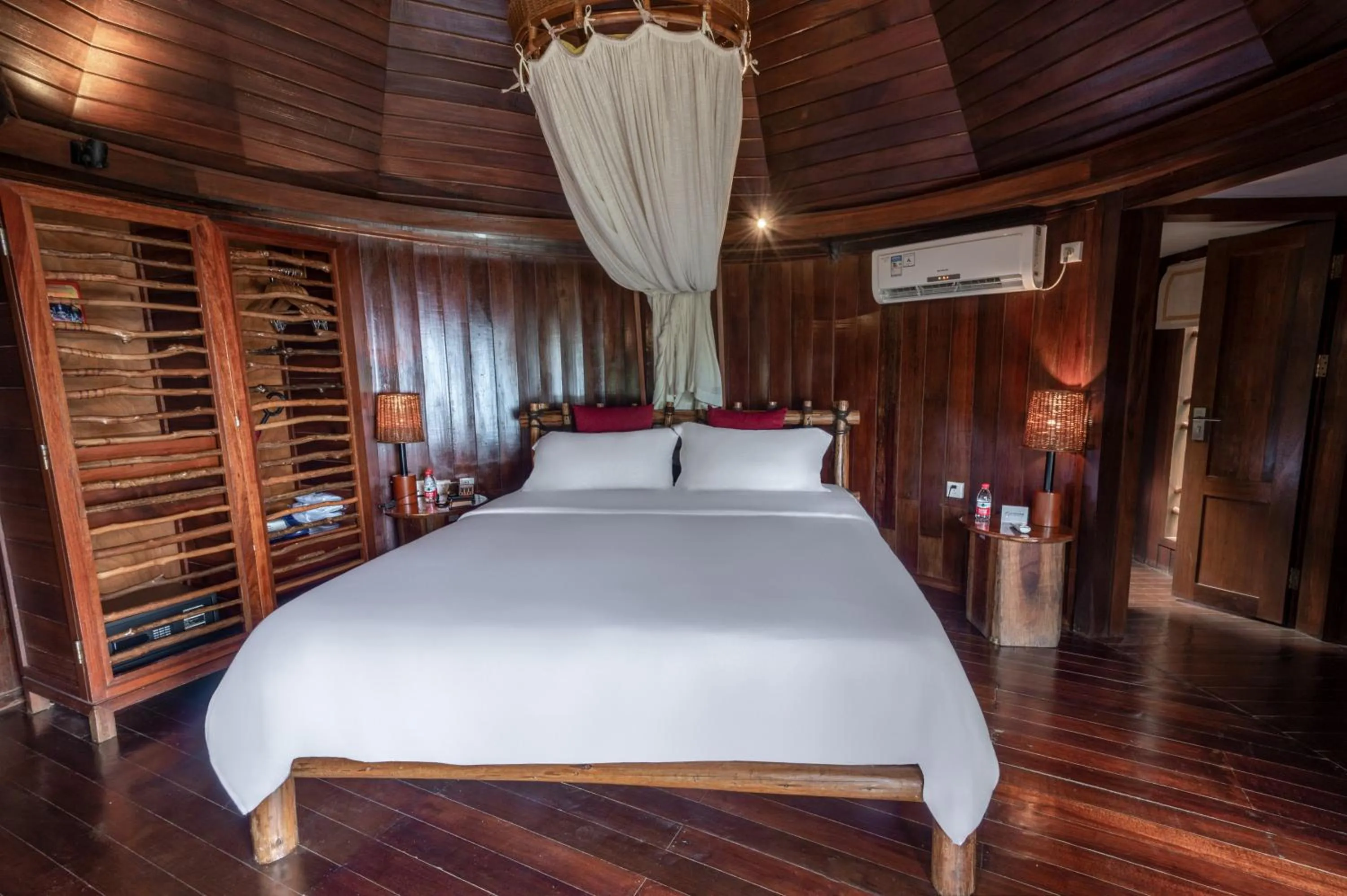 Bed in Yalong Bay Earthly Paradise Birds Nest Resort （Mountain Villas)