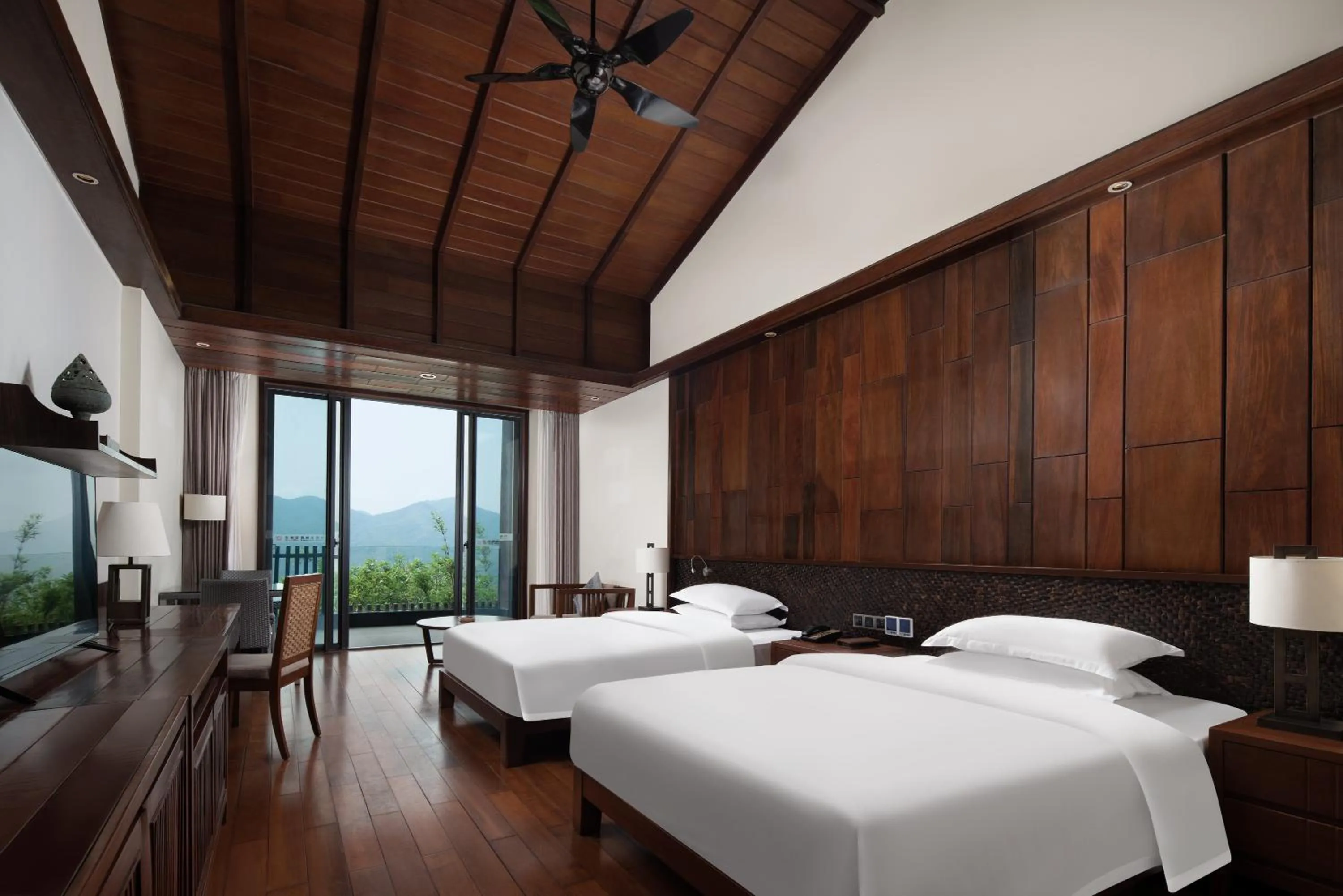 Bed in Yalong Bay Earthly Paradise Birds Nest Resort （Mountain Villas)