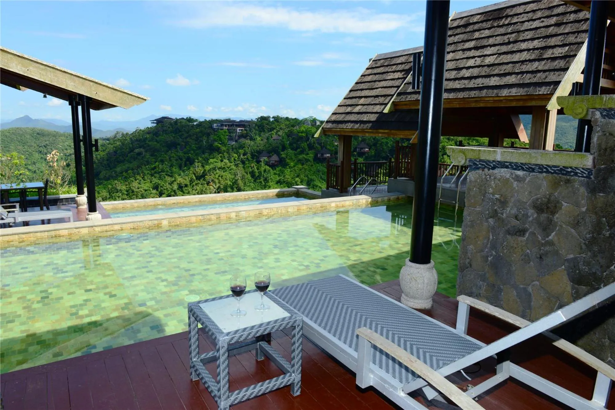 Yalong Bay Earthly Paradise Birds Nest Resort （Mountain Villas)