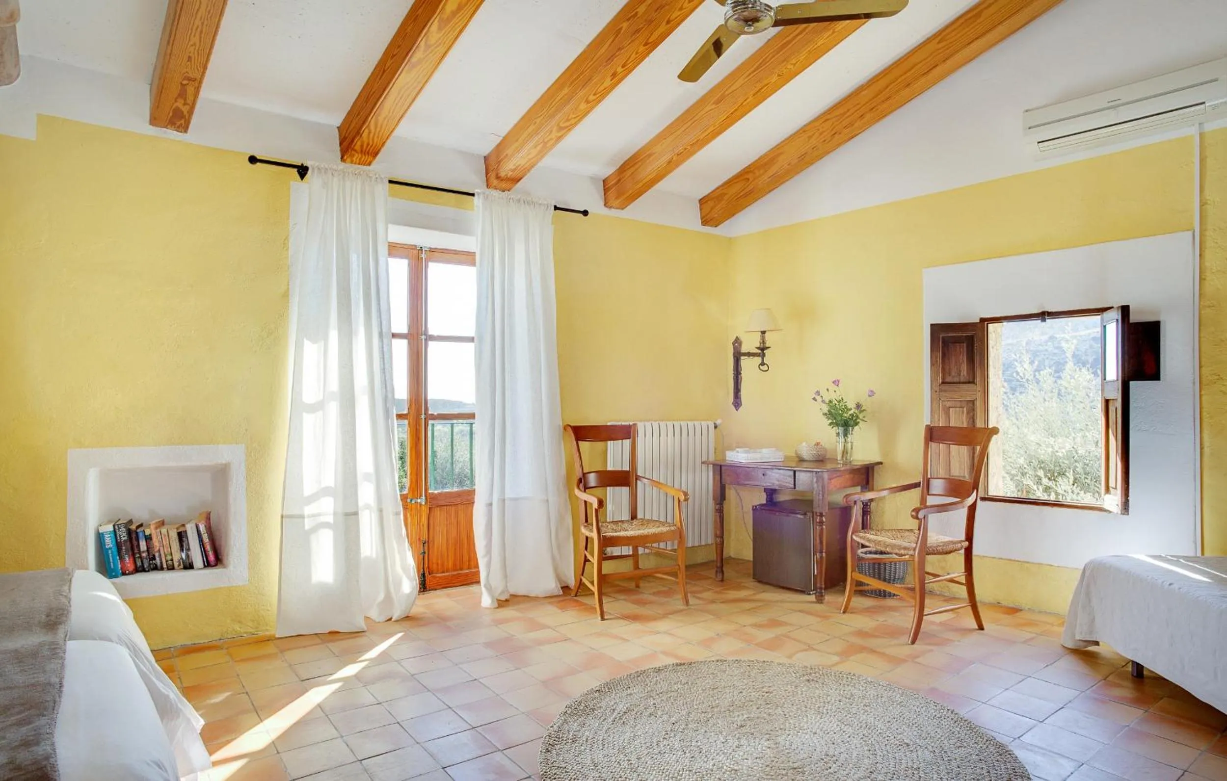 Photo of the whole room in Finca Es Castell