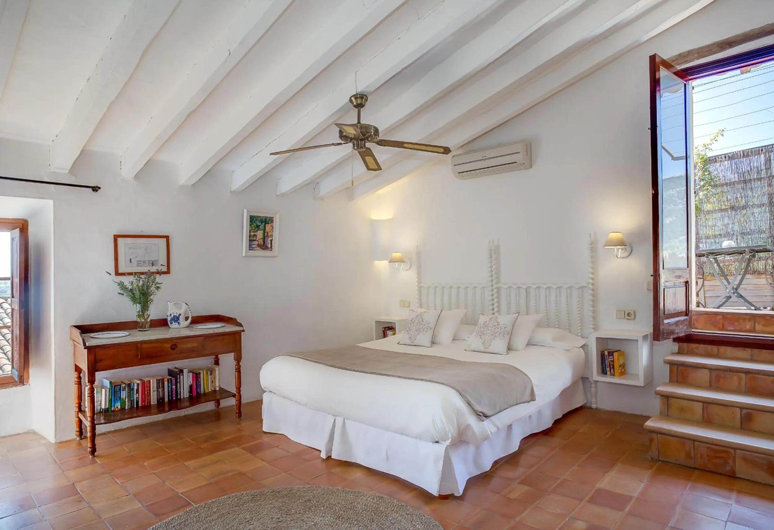Photo of the whole room, Bed in Finca Es Castell