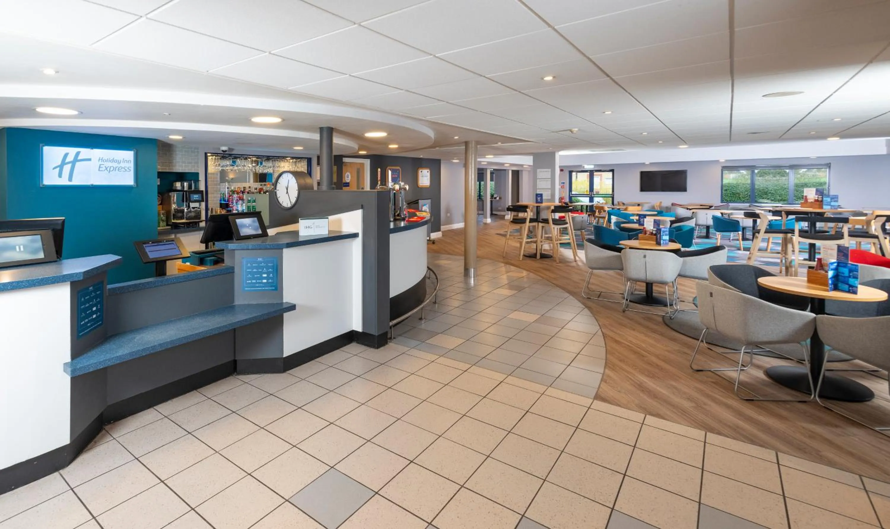 Lobby or reception in Holiday Inn Express Stafford by IHG