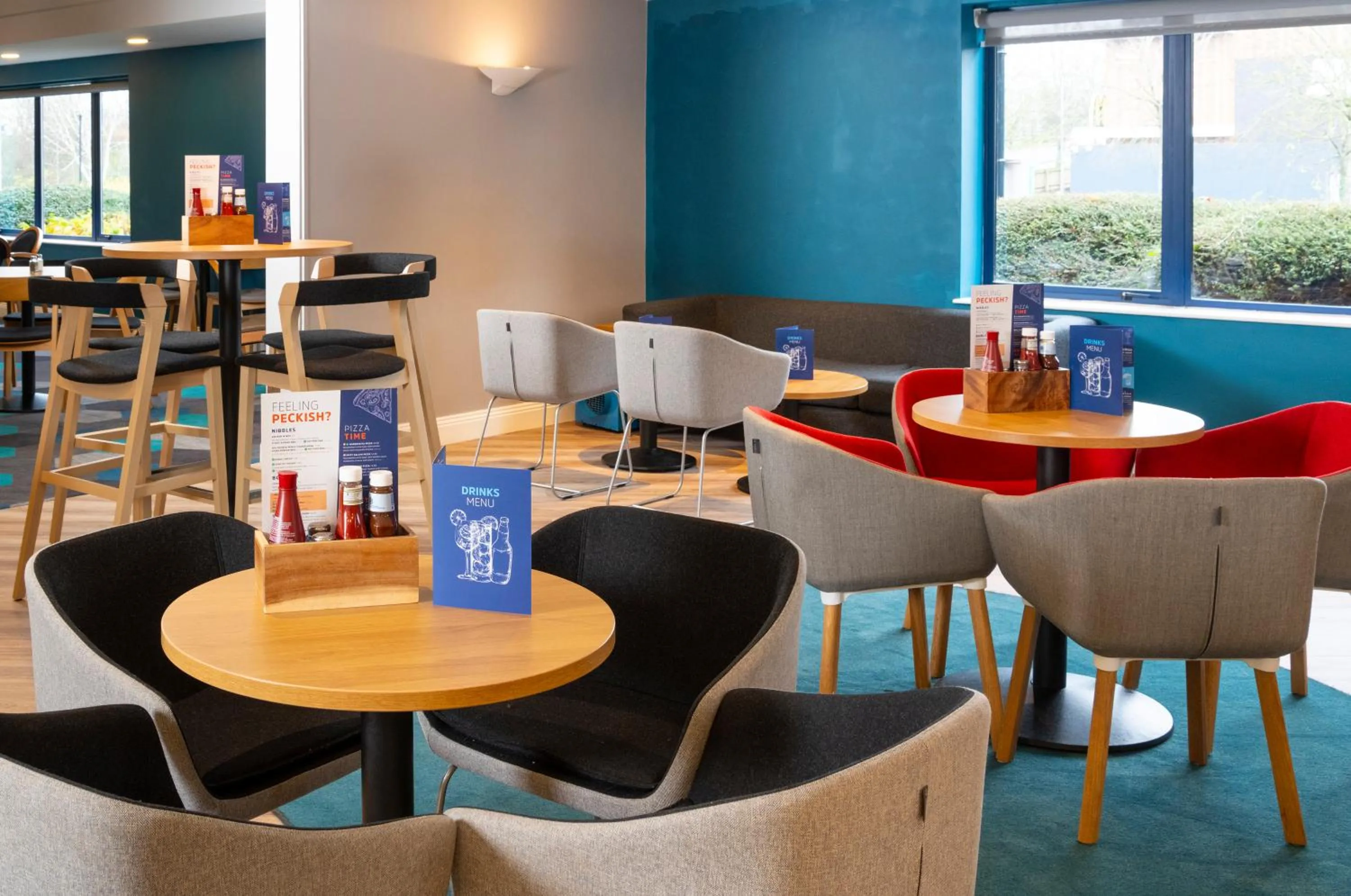 Restaurant/places to eat in Holiday Inn Express Stafford by IHG