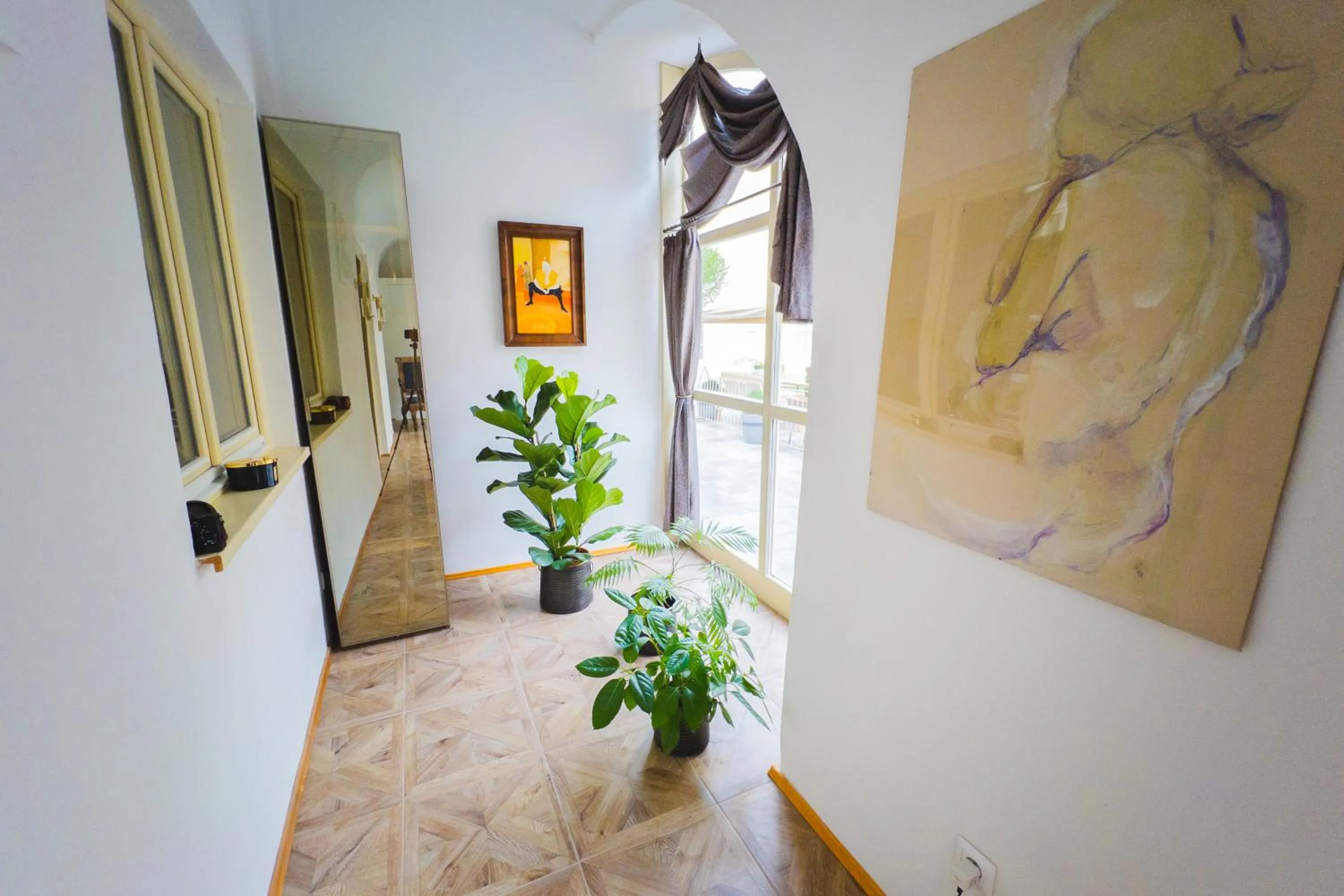 Decorative detail in Opera apartments - Mestský palác