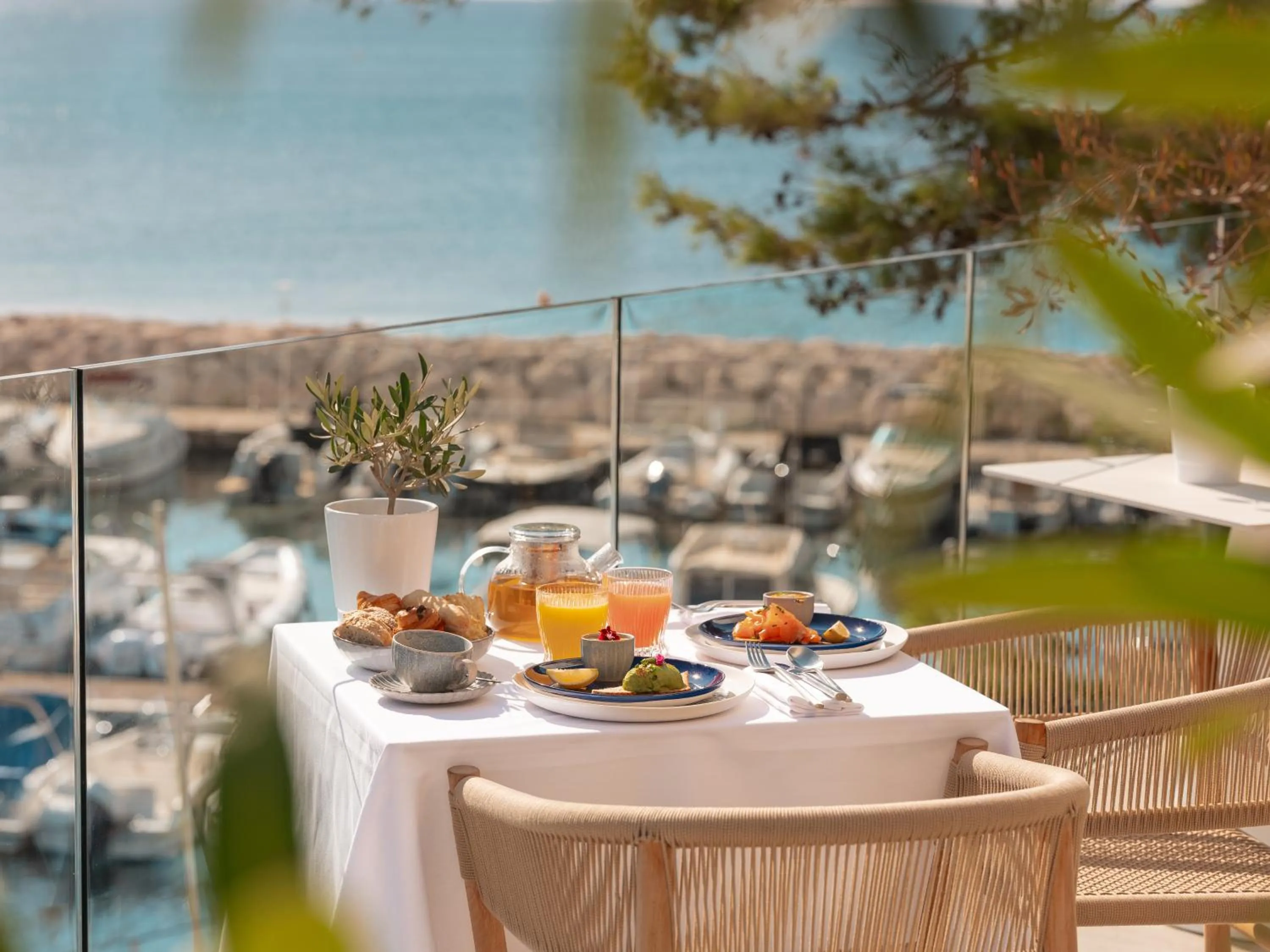 Restaurant/places to eat in Bleu Hôtel & Spa